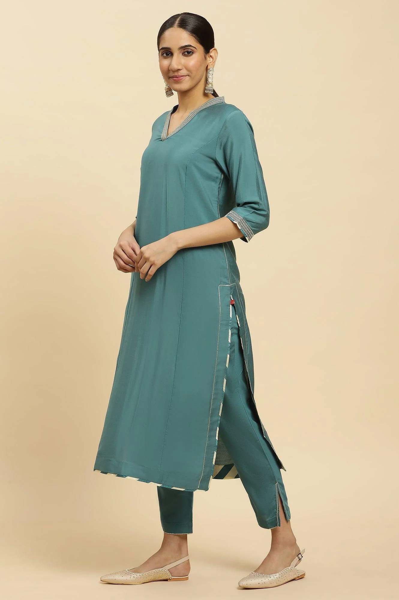 Blue Embellished Kurta, Pants And Jacquard Dupatta Set - Image 6