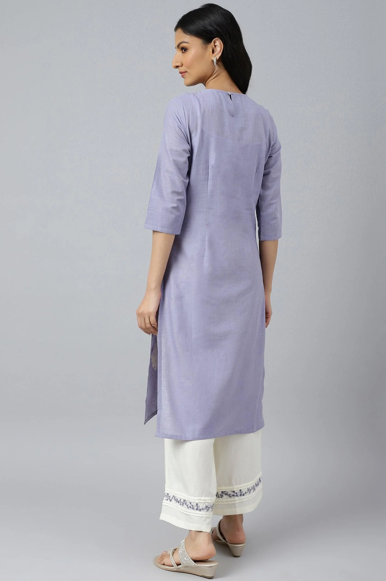 Blue Embroidered kurta With Pintuck Yoke - Image 4