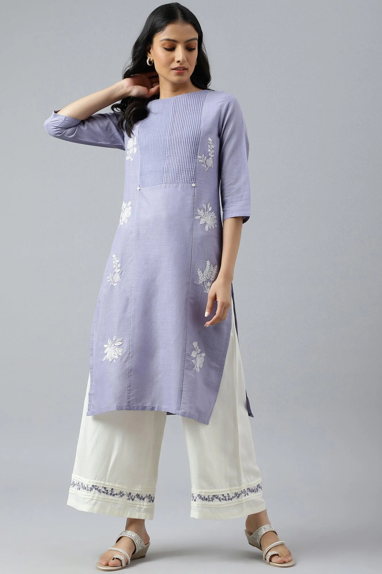 Blue Embroidered kurta With Pintuck Yoke - Image 5
