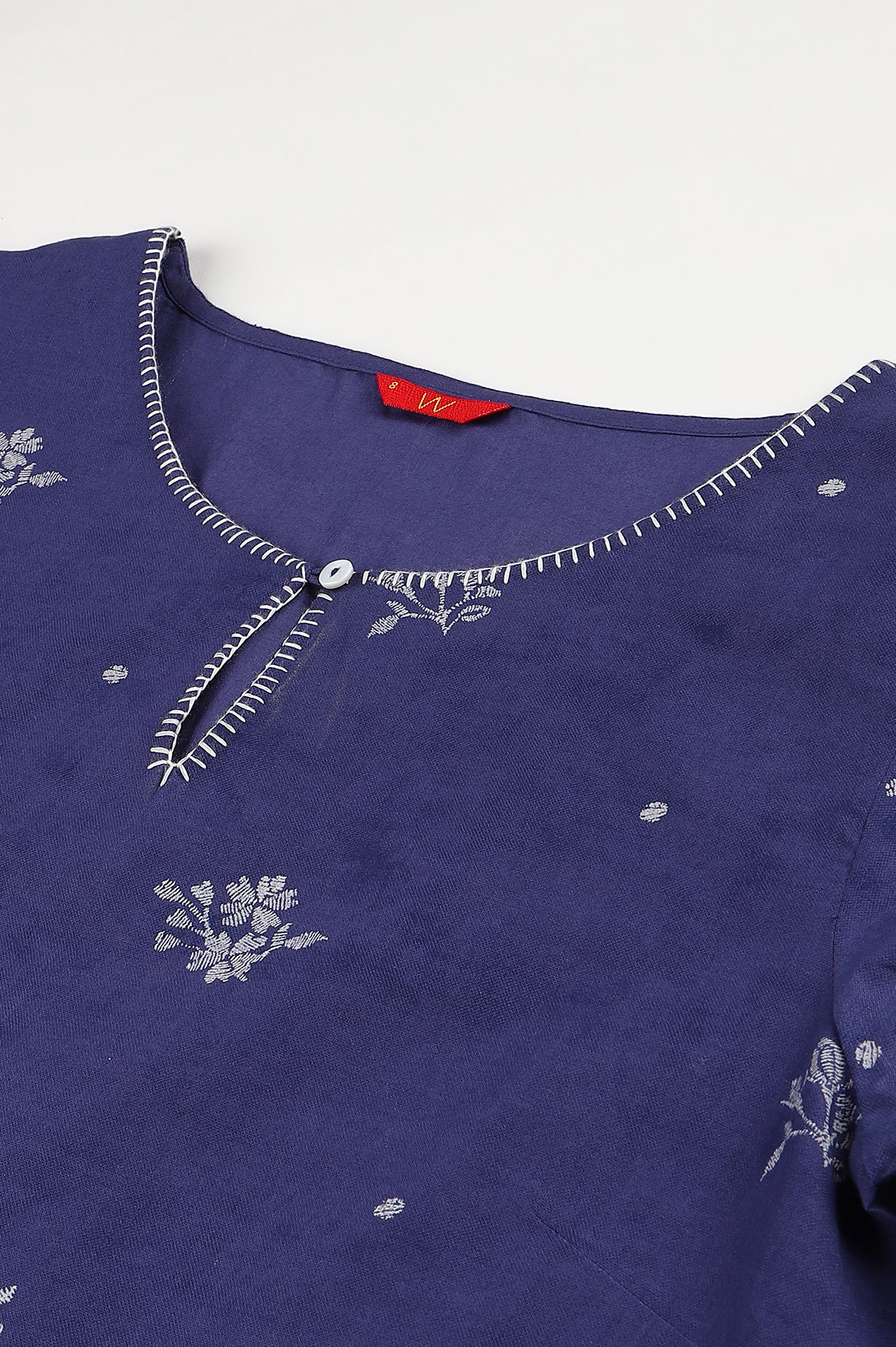 Blue Floral Print kurta With Embroidered Neck - Image 2