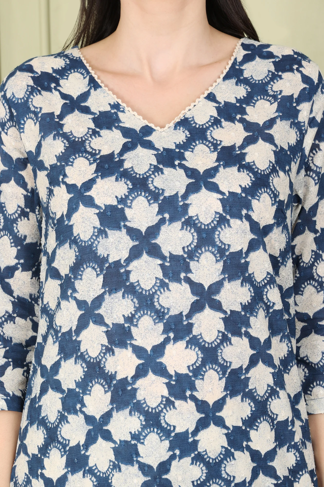 Blue Floral Printed Cotton Blend Straight Kurta And Pants Co-Ord Set - Image 3