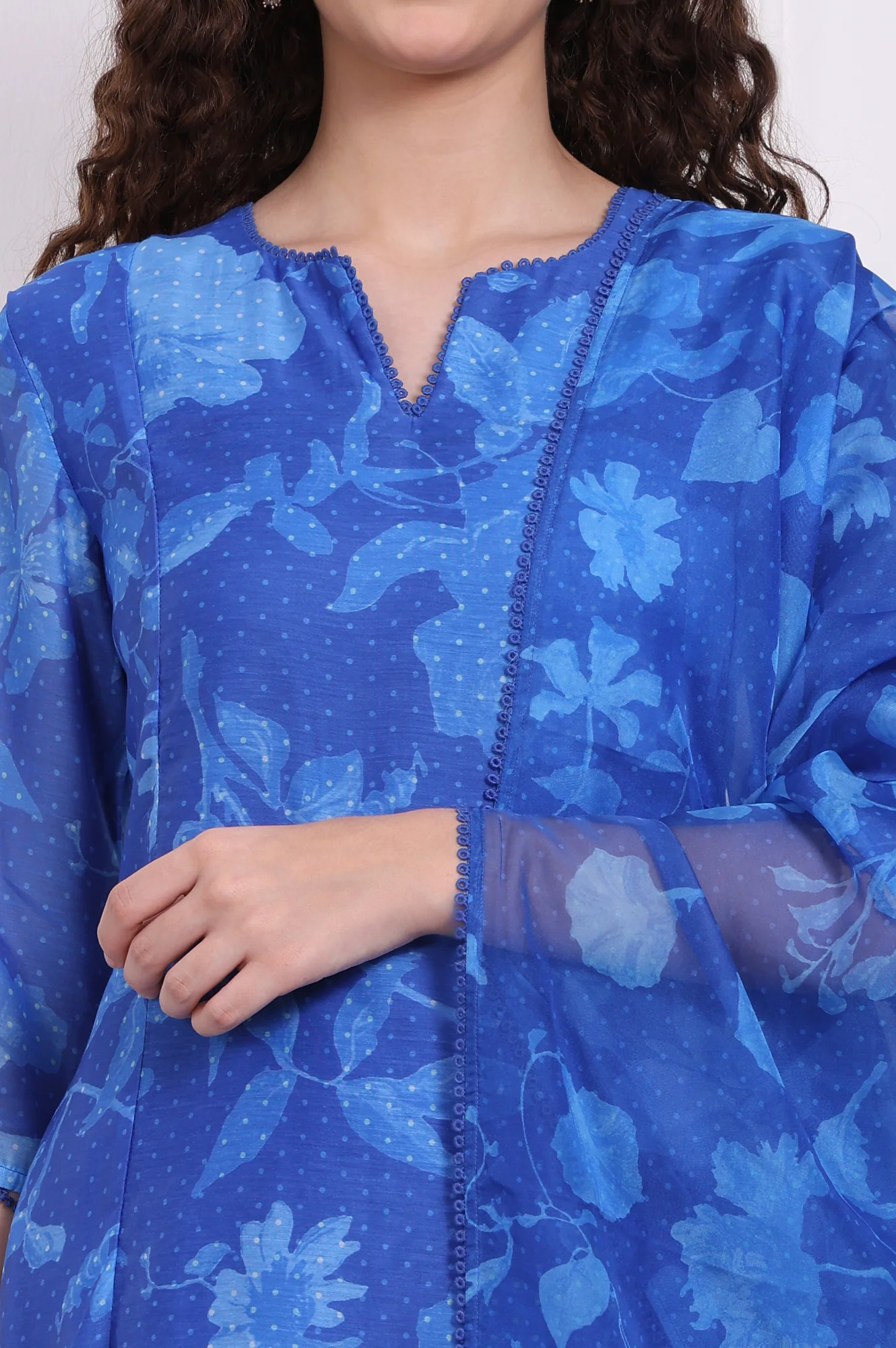 Blue Floral Printed Lace Flared Kurta, Pants and Dupatta Set - Image 3