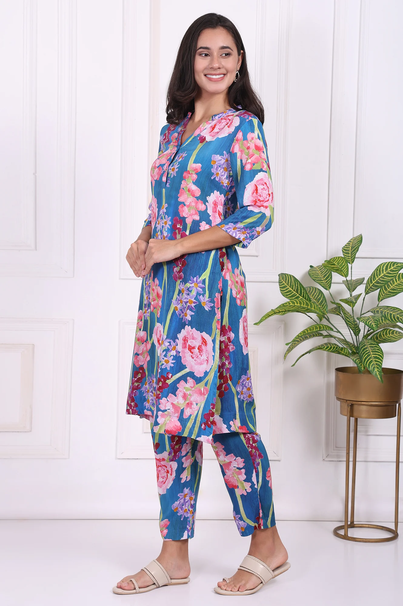 Blue Floral Printed Modal Straight Kurta - Image 4