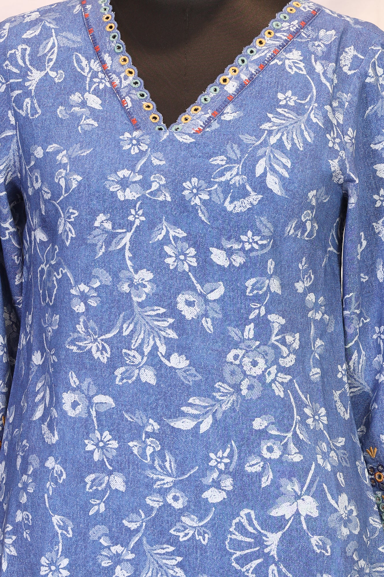 Blue Floral Printed Straight Kurta with Pants Set - Image 2