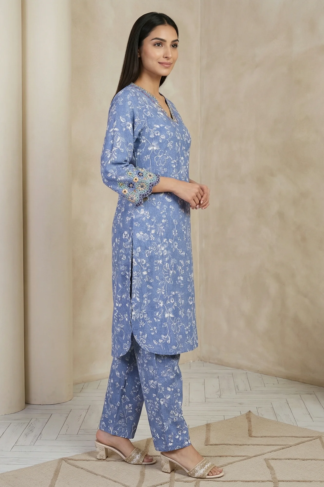 Blue Floral Printed Straight Kurta with Pants Set - Image 5