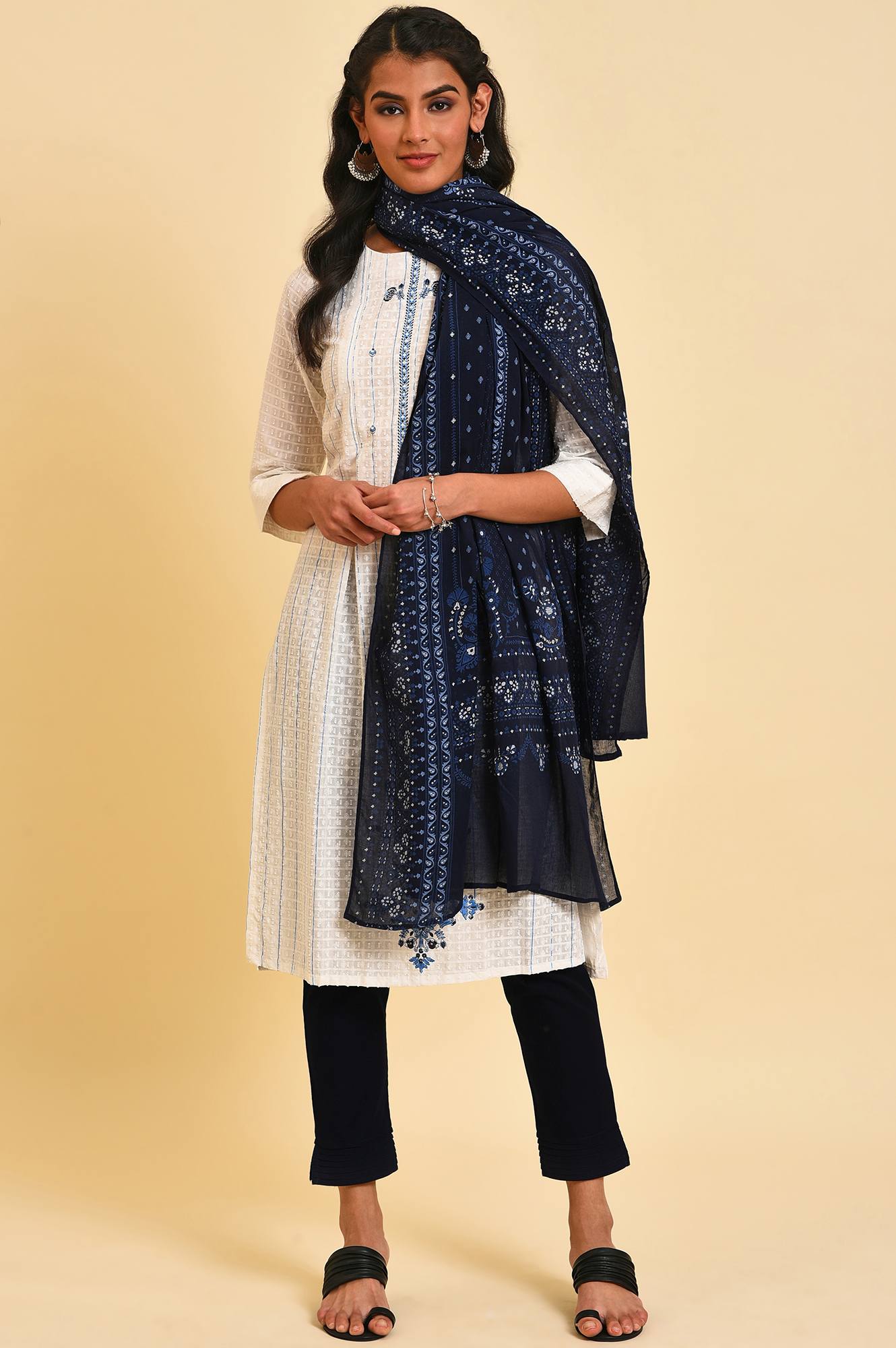Blue Floral Printed Voile Dupatta - Image 3