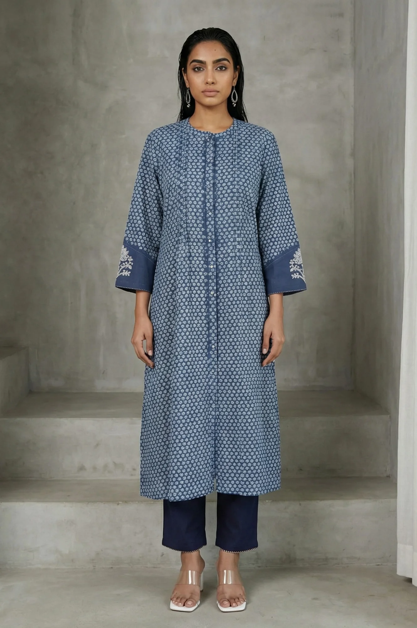 Blue Floral Thread Embroidered Pure Cotton Straight Kurta - Image 2