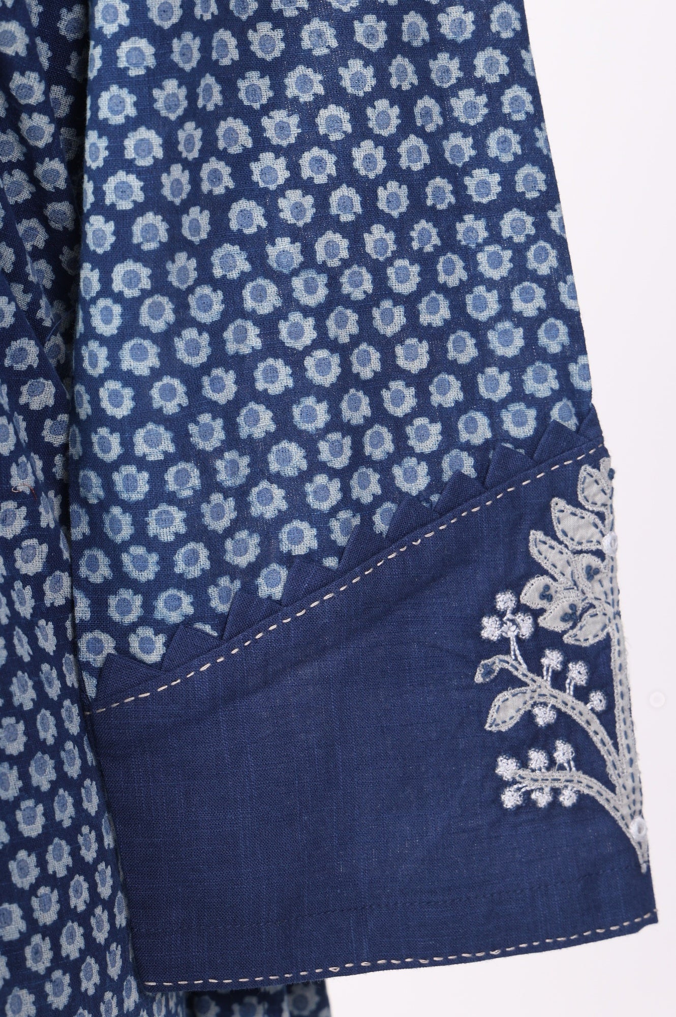 Blue Floral Thread Embroidered Pure Cotton Straight Kurta - Image 6