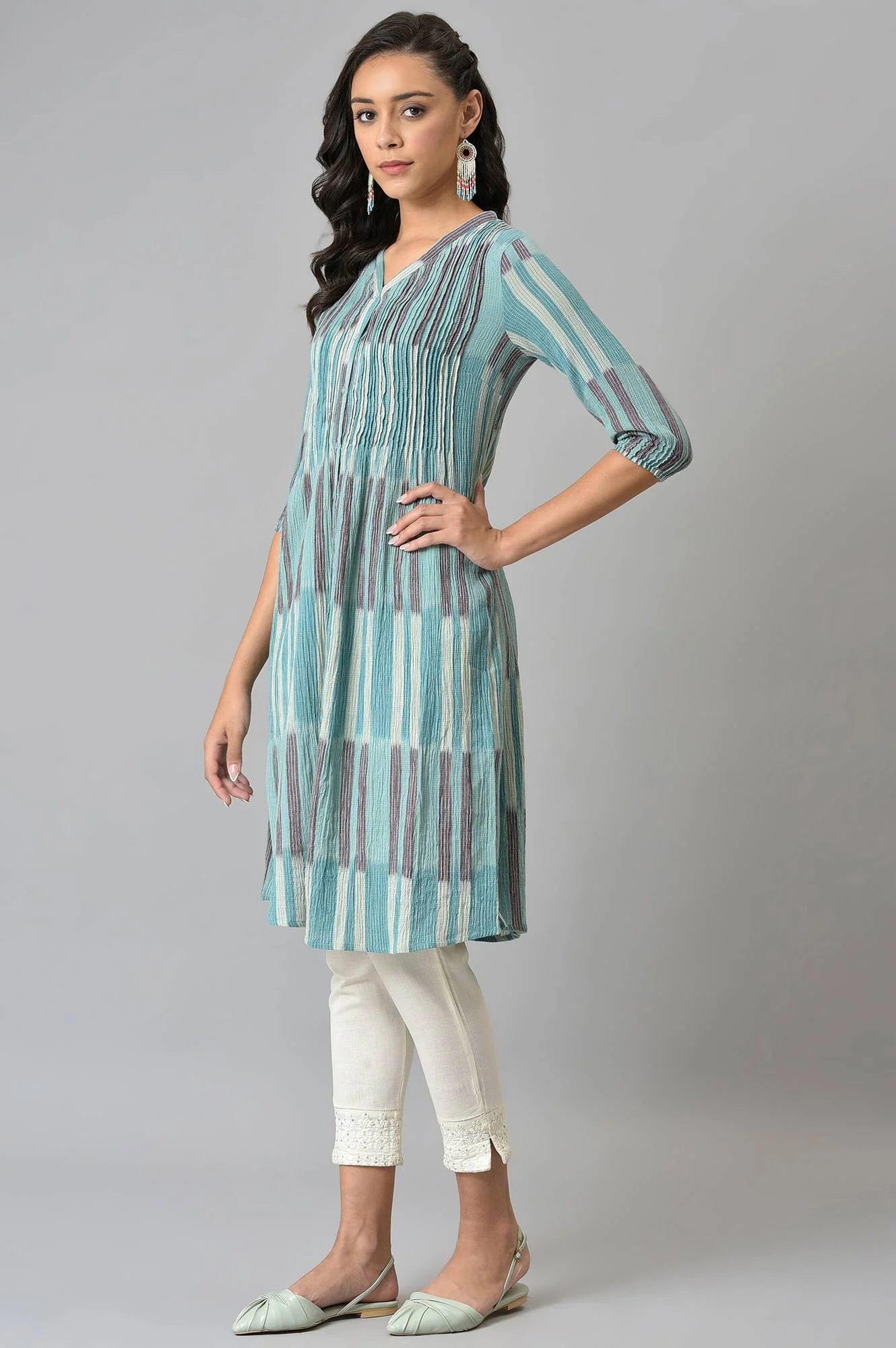 Blue Ikkat Cotton kurta In V-Neck - Image 3