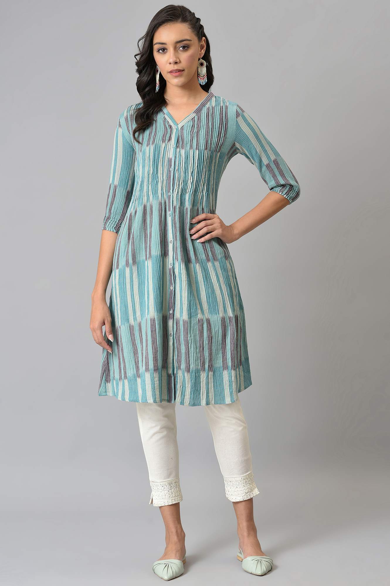 Blue Ikkat Cotton kurta In V-Neck - Image 5