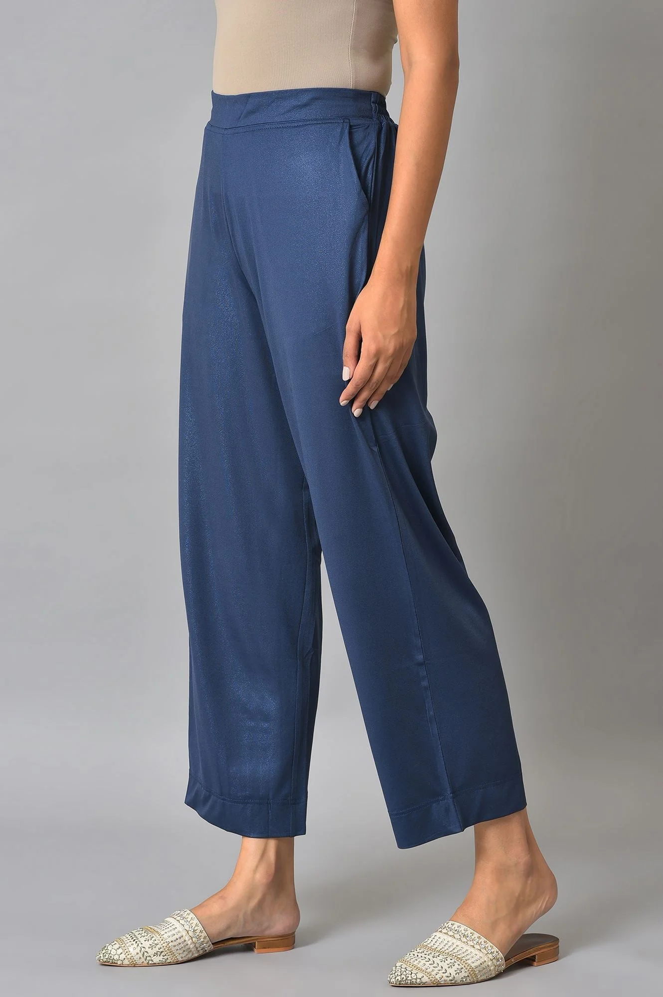 Blue Solid Straight Fit Palazzo With Side Pockets - Image 3