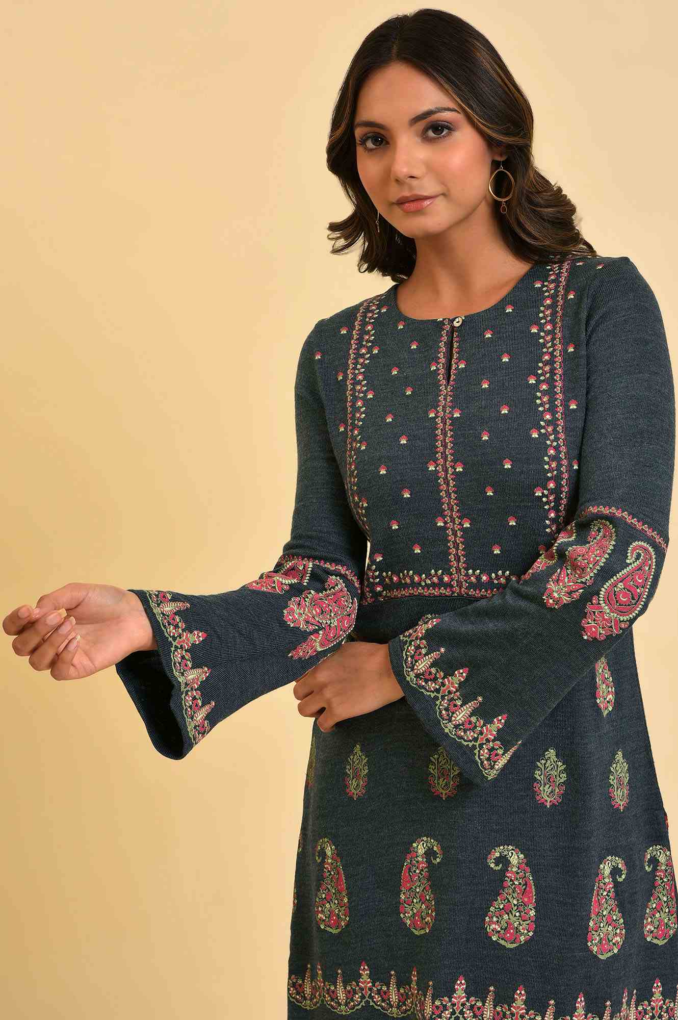 Blue Paisley Printed Knitted Winter kurta - Image 5