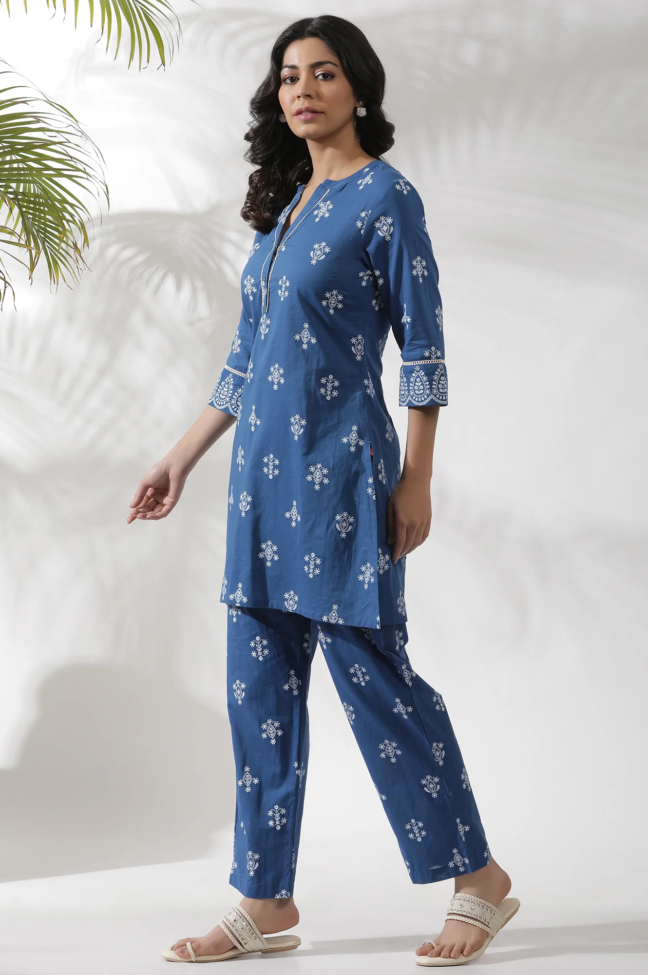 Blue Printed Cotton Kurta And Pants Co-Ord Set - Image 3