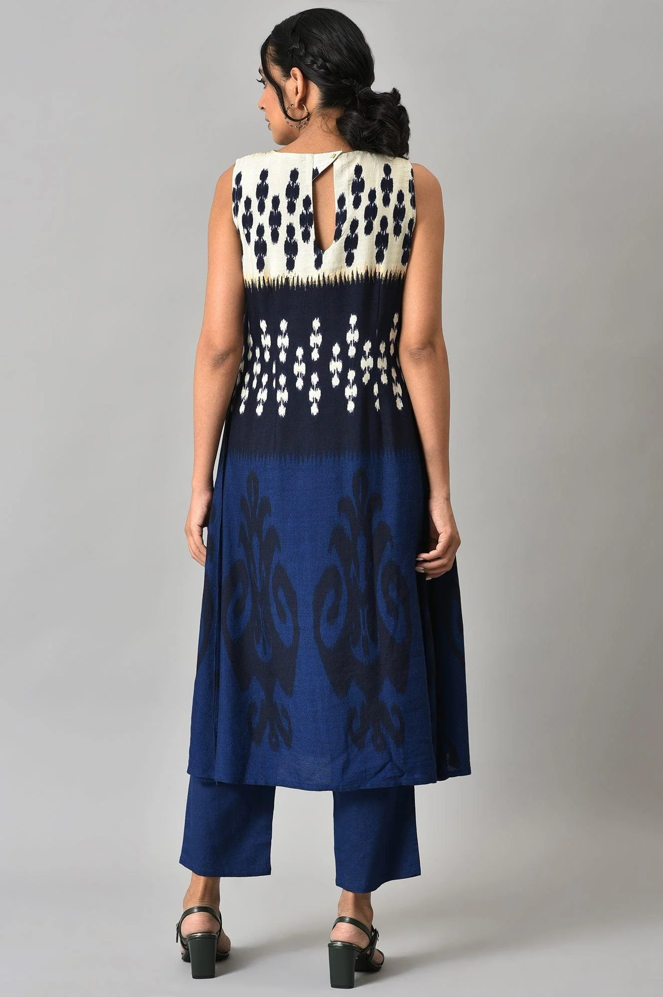 Blue Sleeveless Ikkat Print Front Pleat kurta with Straight Pants Co-ord Set - Image 2