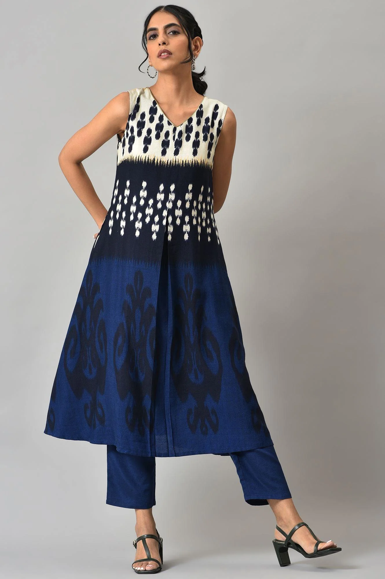 Blue Sleeveless Ikkat Print Front Pleat kurta with Straight Pants Co-ord Set - Image 8