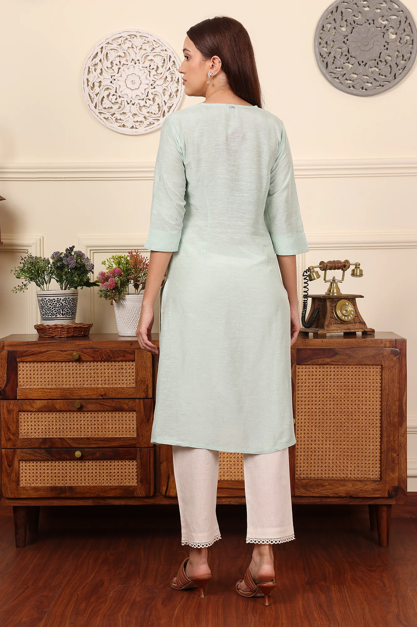 Blue Solid Snow Linen Straight Kurta With Thread Work On Neck - Image 5