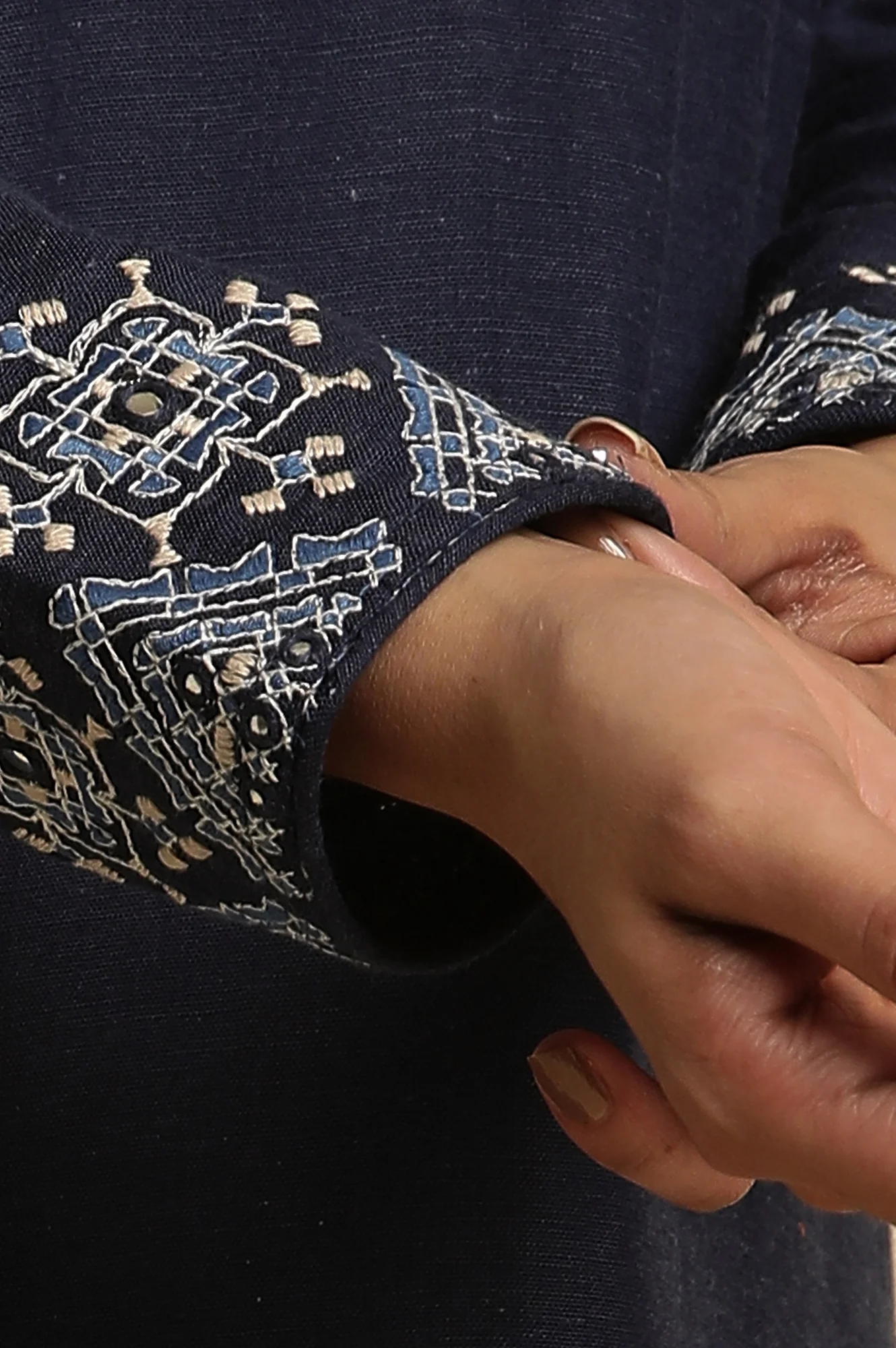 Blue Thread Embroidered Straight Kurta - Image 8