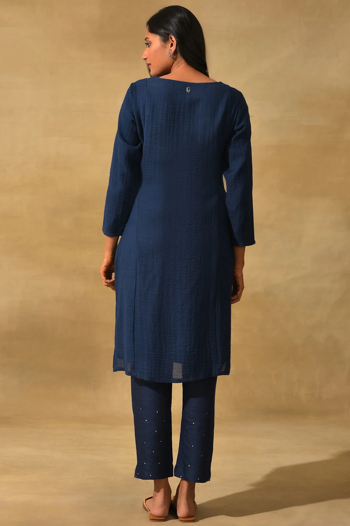 Blue Woollen Embroidered kurta - Image 2