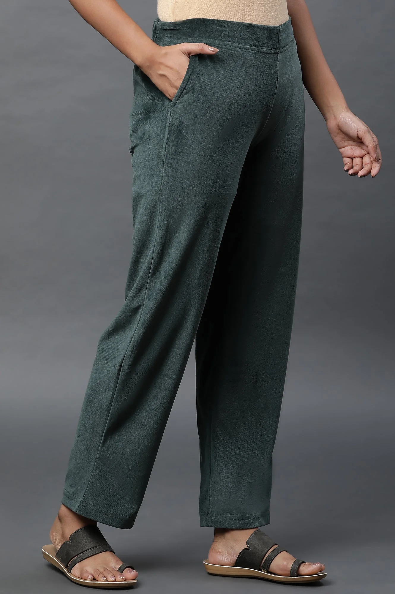 Green Solid Straight Fit Velvet Pants With Elasticated Waist - Image 4