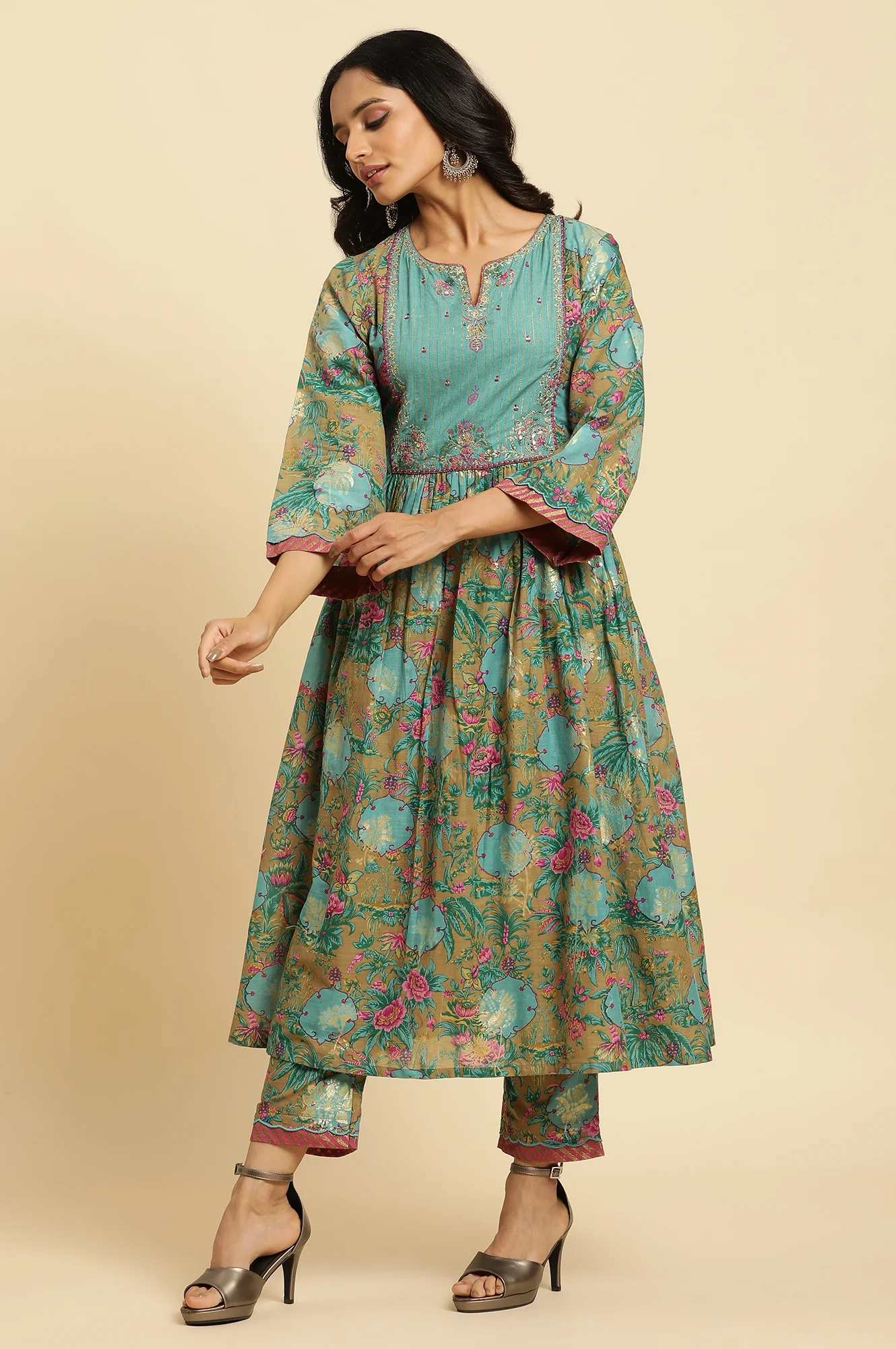 Brown Floral Printed Kurta, Pant And Dupatta Set - Image 5