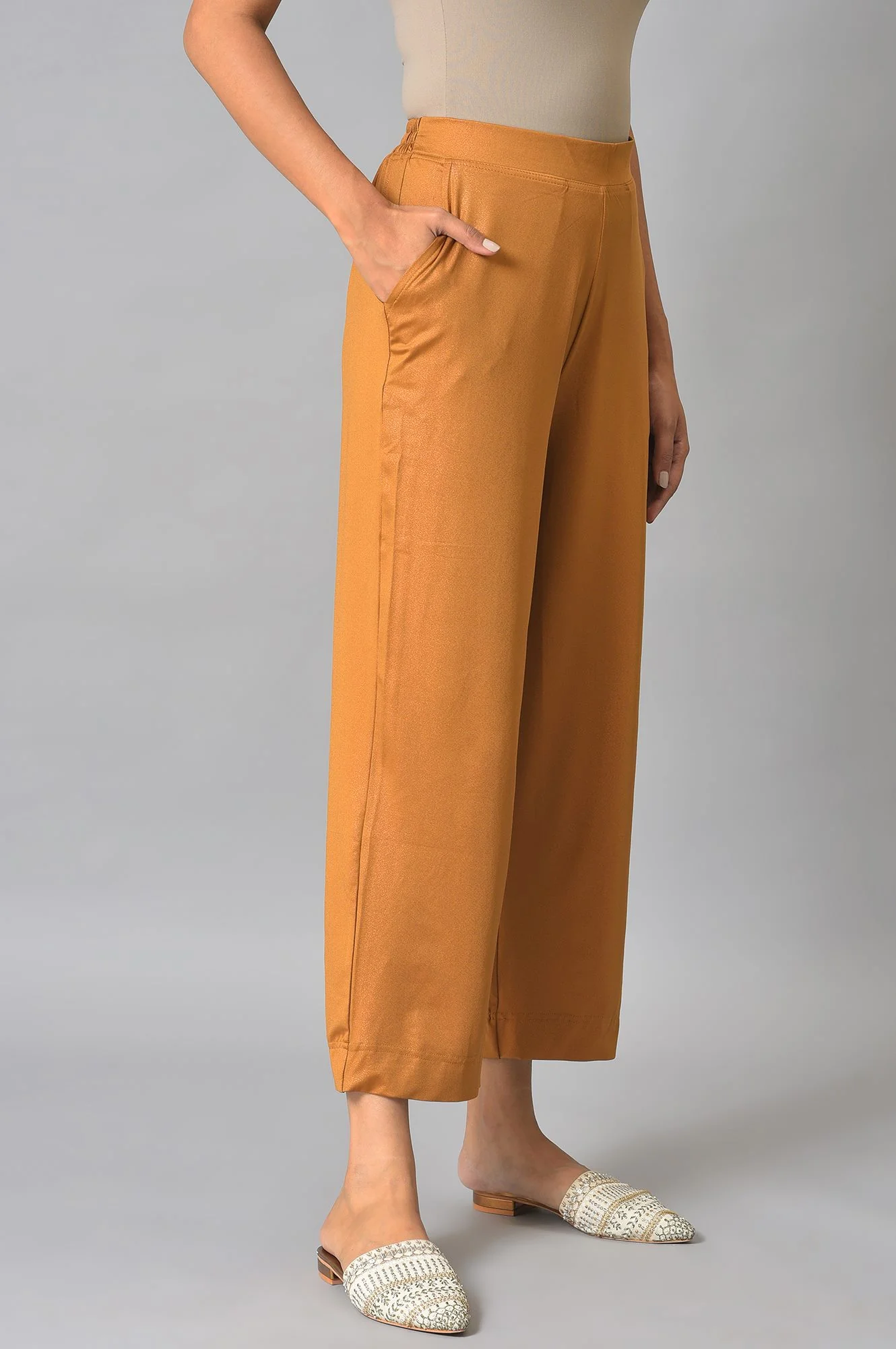 Brown Solid Straight Fit Palazzo With Slip On Closure - Image 4