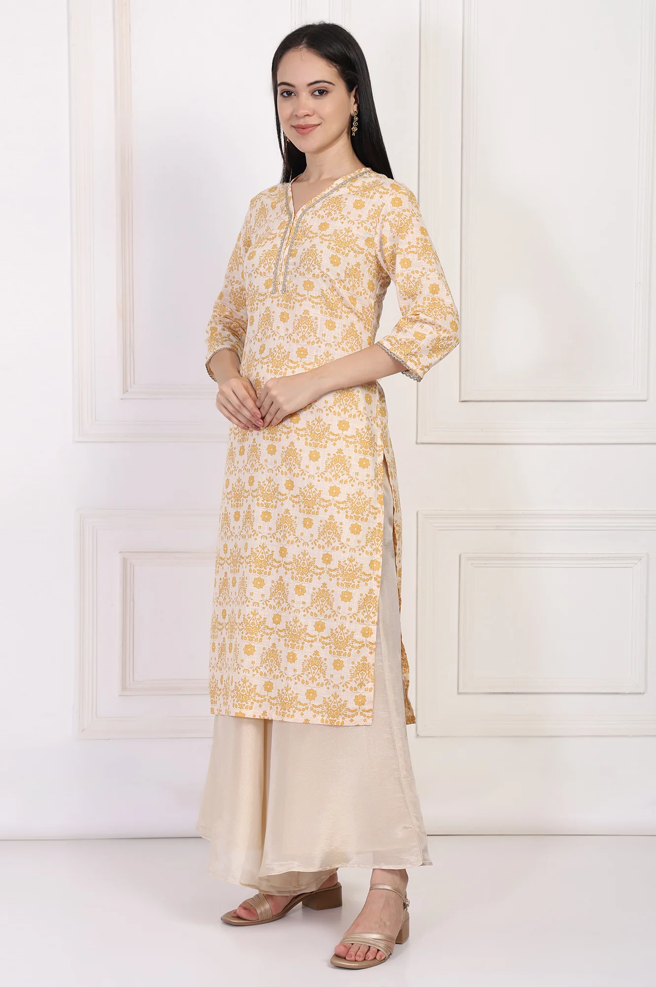 Cream Ethnic Damask Printed Lace Trim Straight Rayon Kurta - Image 4