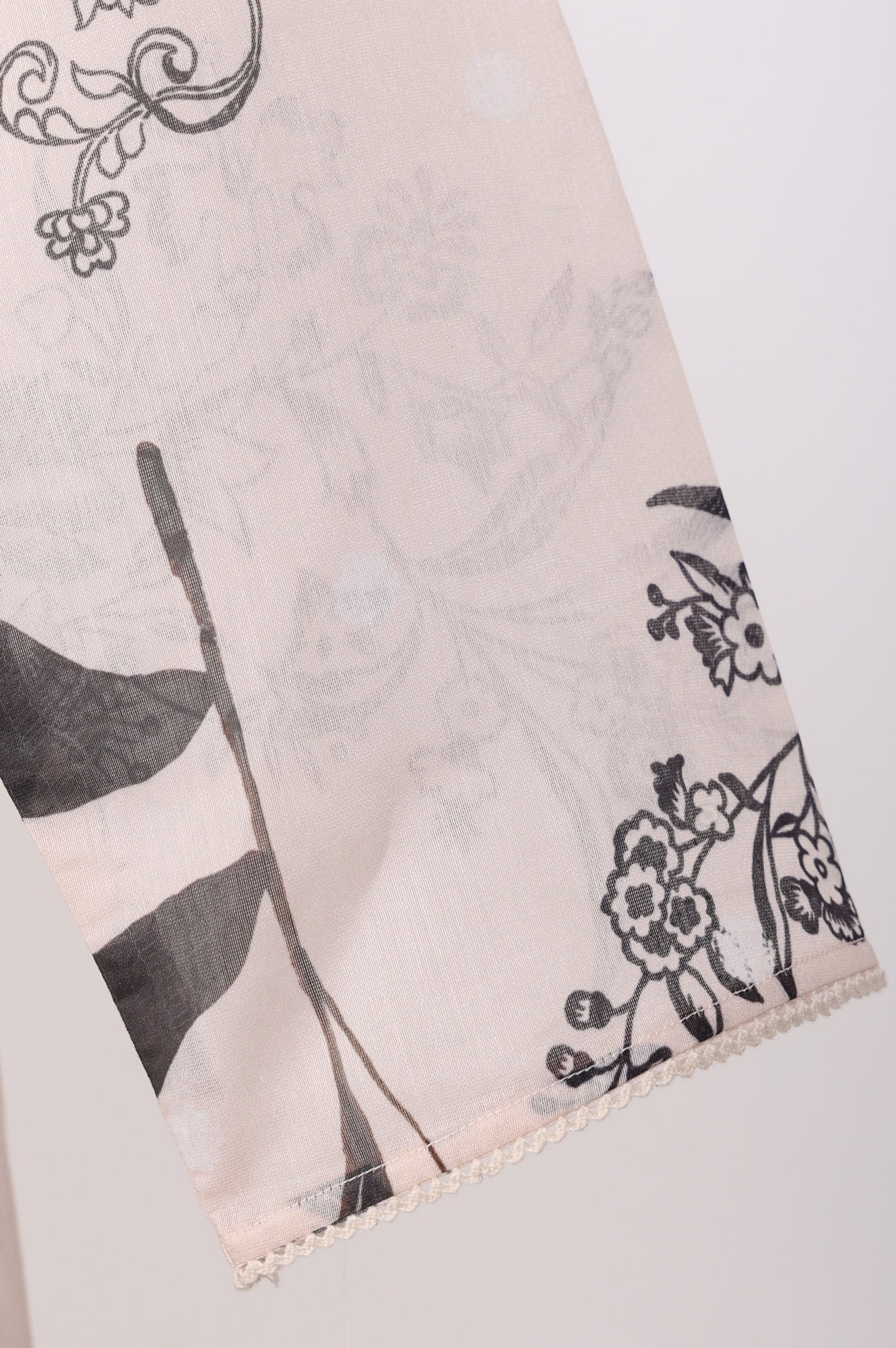 Cream Floral Printed Lace Chiffon Straight Kurta - Image 6