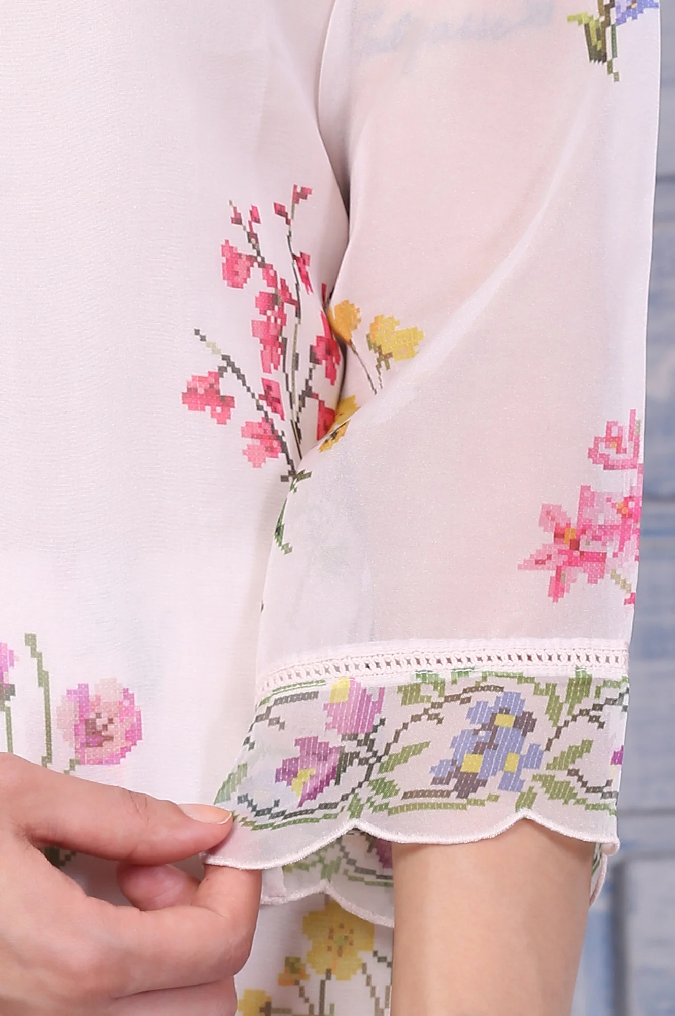 Cream Floral Printed Organza Straight Kurta and Pants Co-ord Set - Image 7