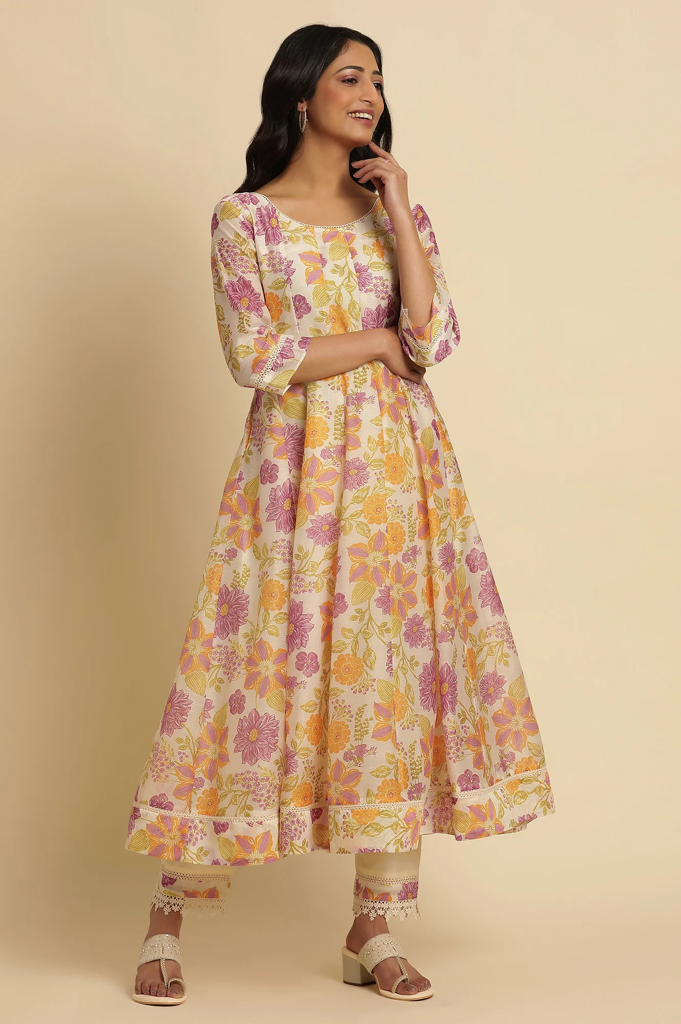 Cream Floral Printed Panelled Kurta, Pants And Dupatta Set - Image 8