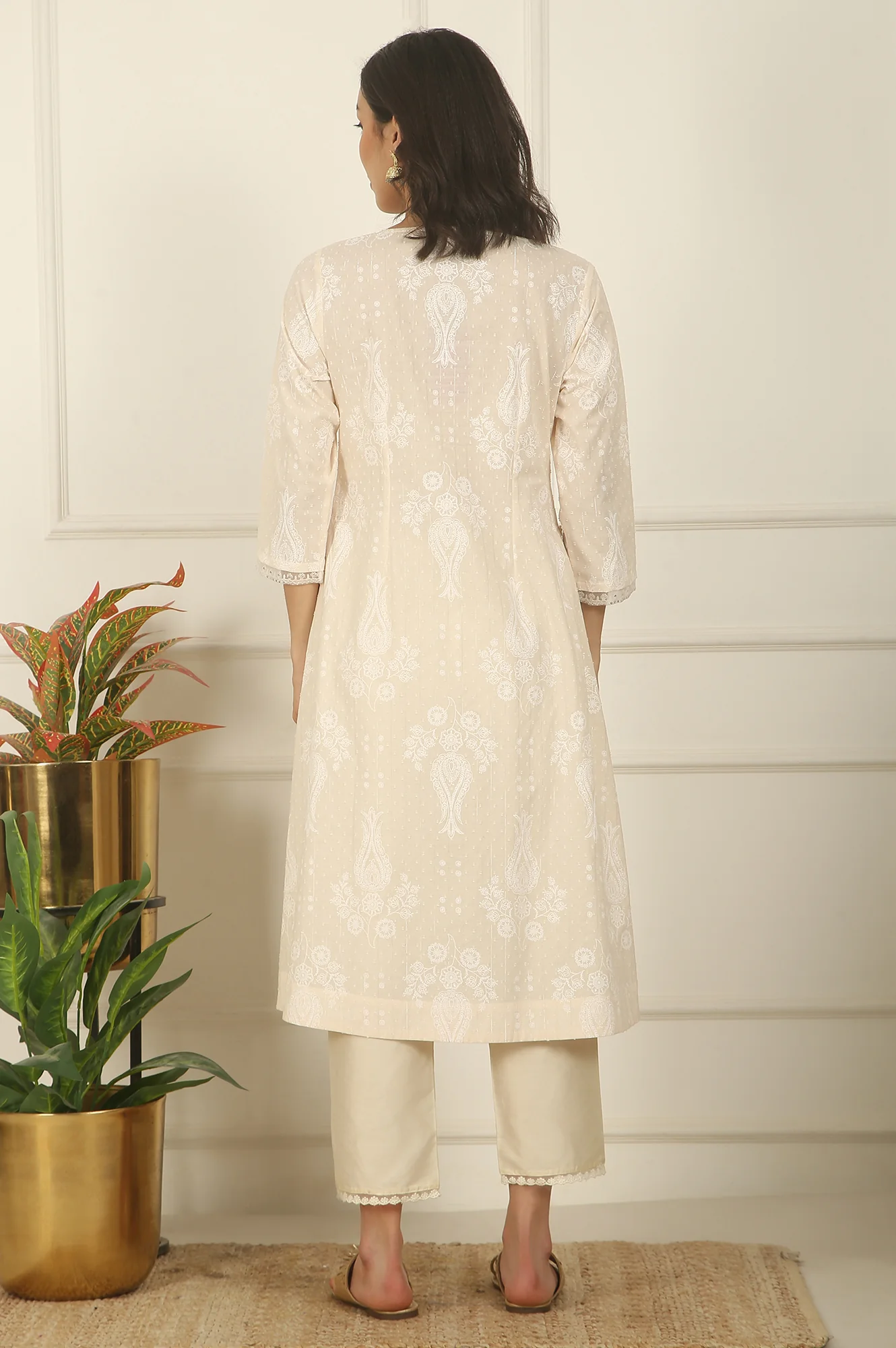 Daisy White Floral Printed Pure Cotton A-line Kurta - Image 6