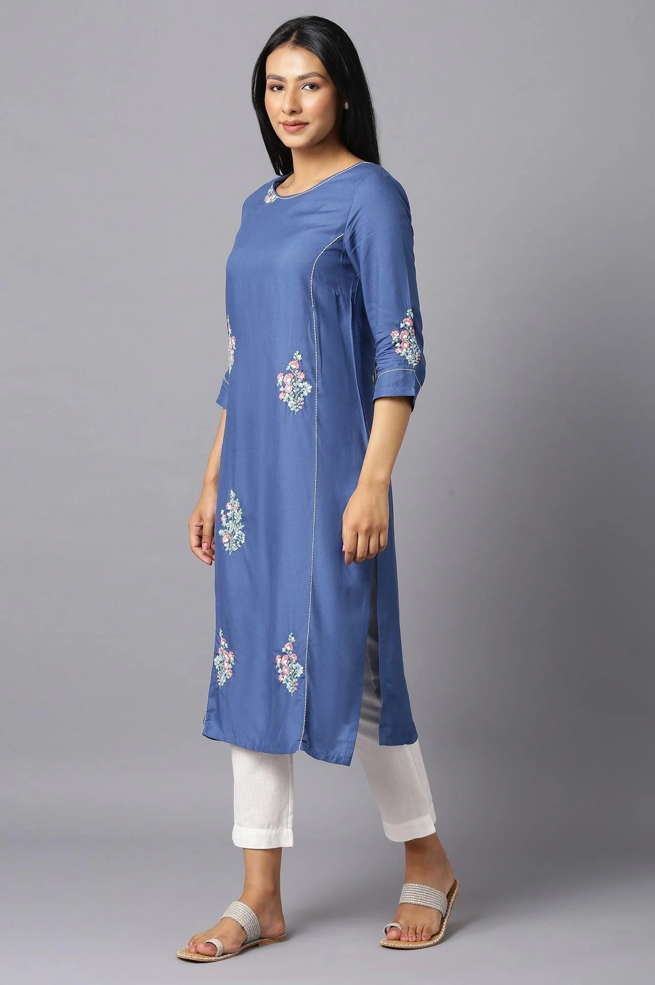 Dark Blue Embroidered kurta In Round Neck - Image 3