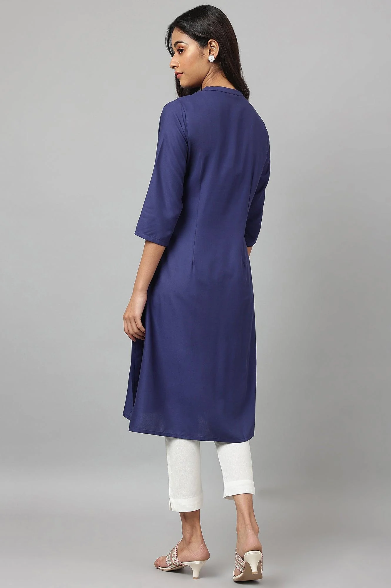 Dark Blue Embroidered kurta With Pleats - Image 4