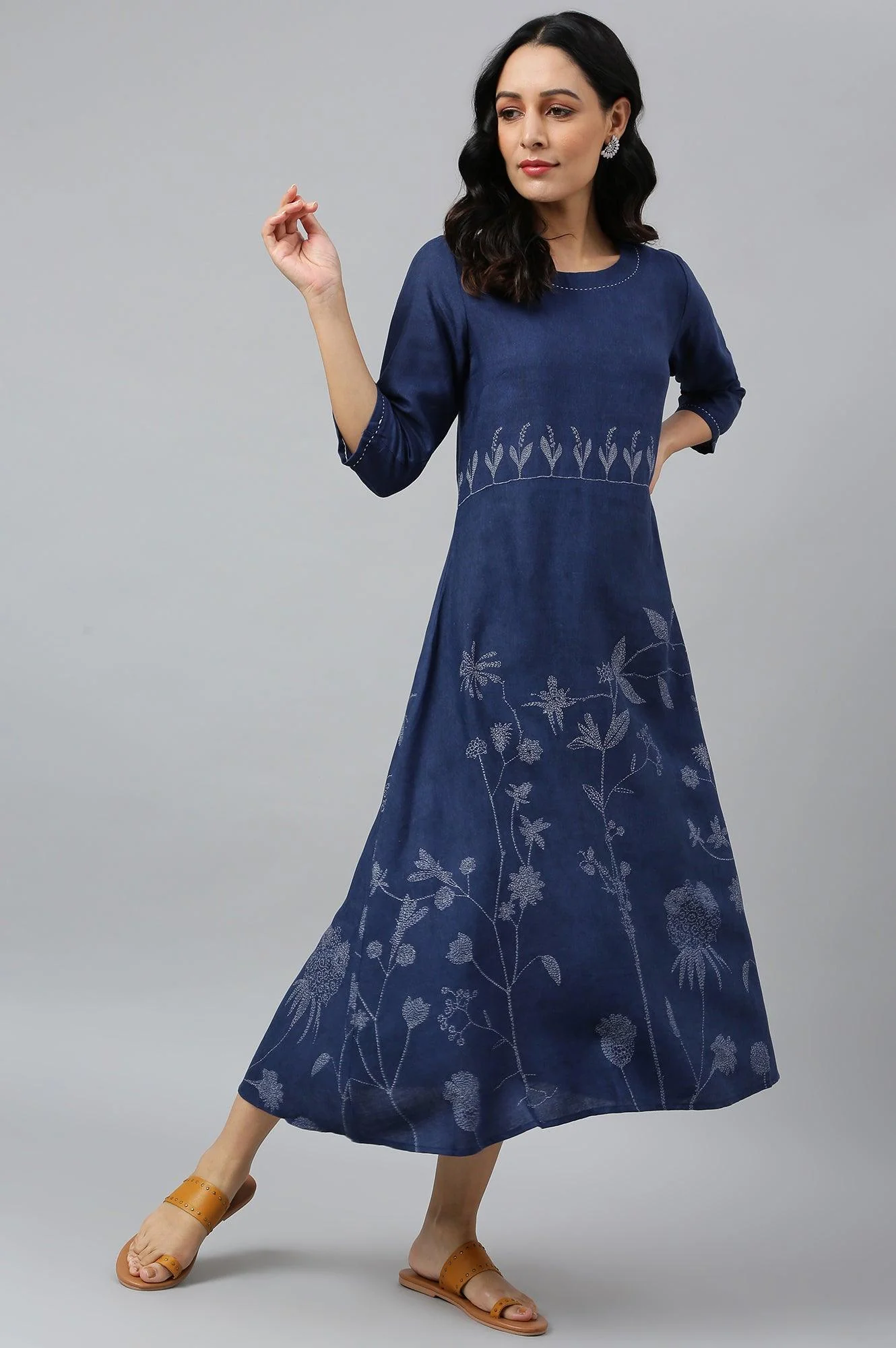 Dark Blue Floral kurta With Kantha Details - Image 5
