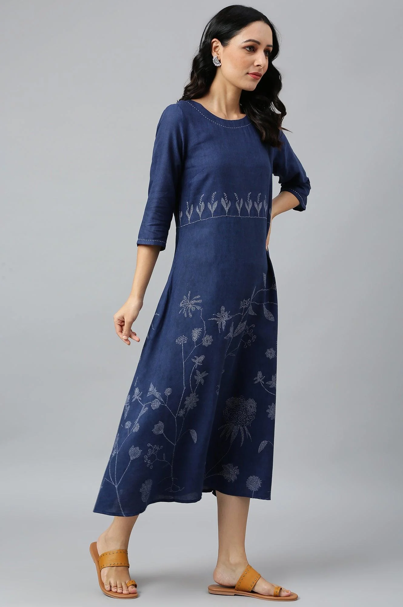Dark Blue Floral kurta With Kantha Details - Image 6