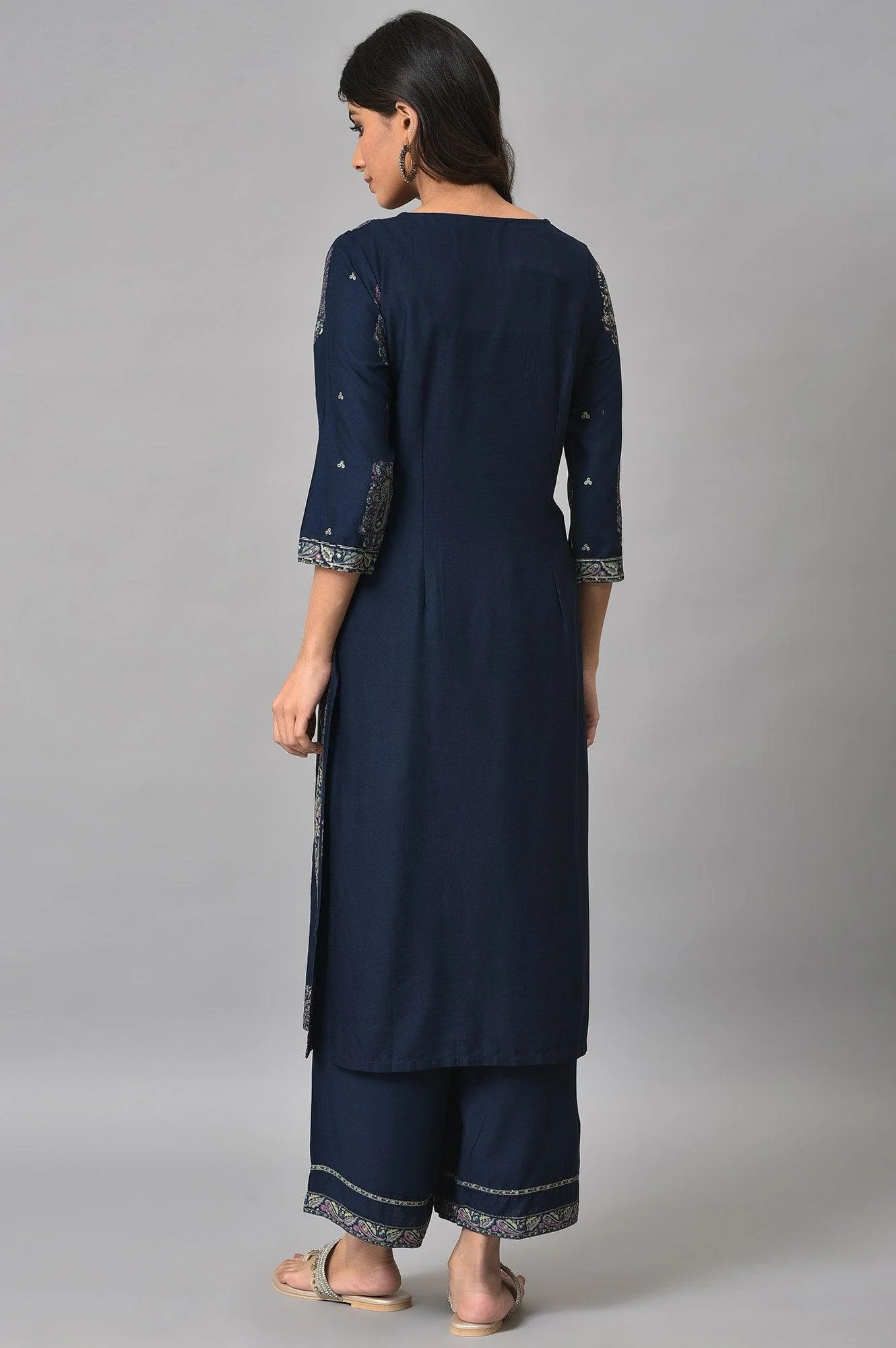 Dark Blue Paisley Printed kurta With Parallel Pants - Image 2