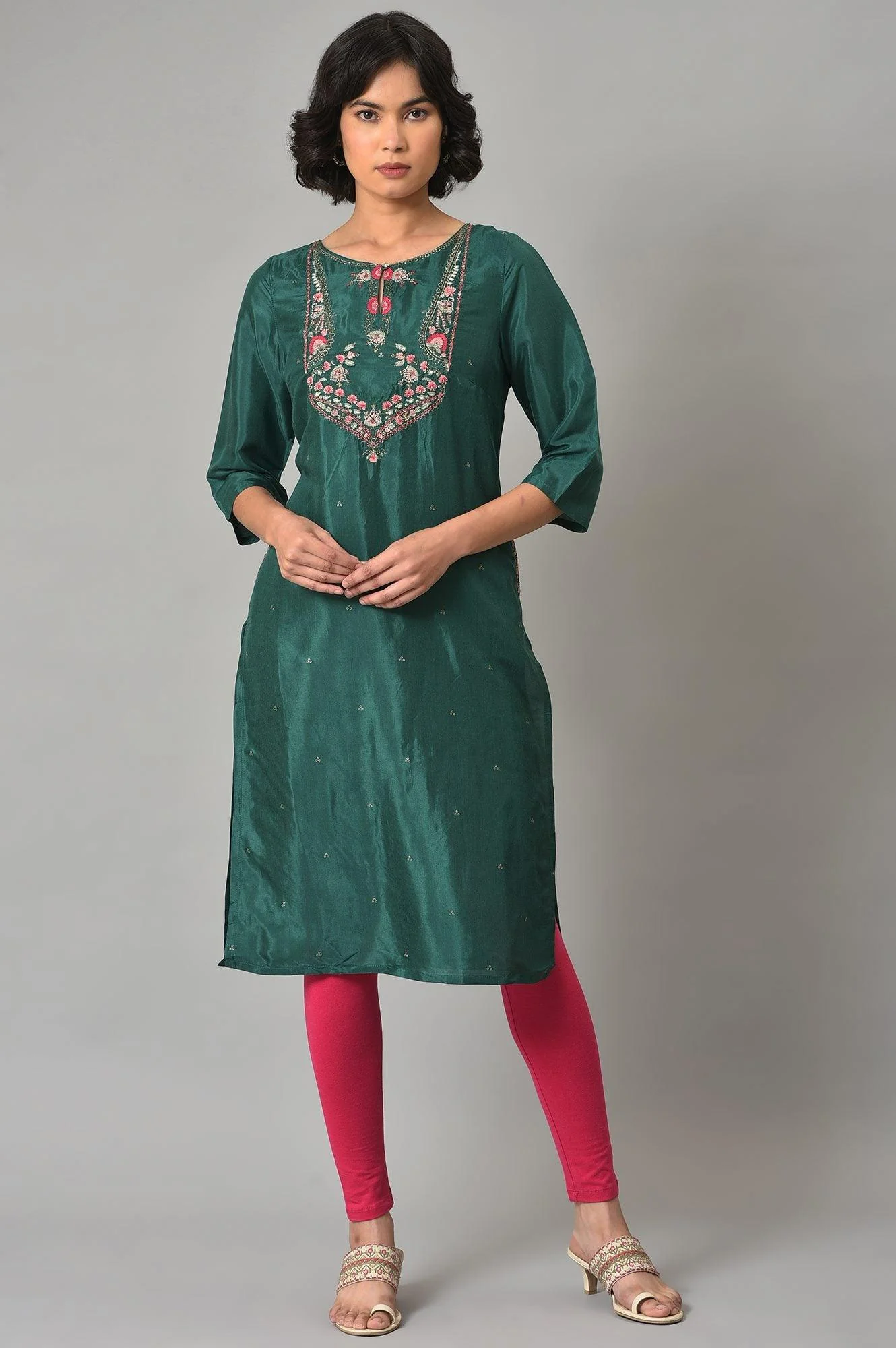 Dark Green Embroidered Festive kurta With Pink Tights - Image 8