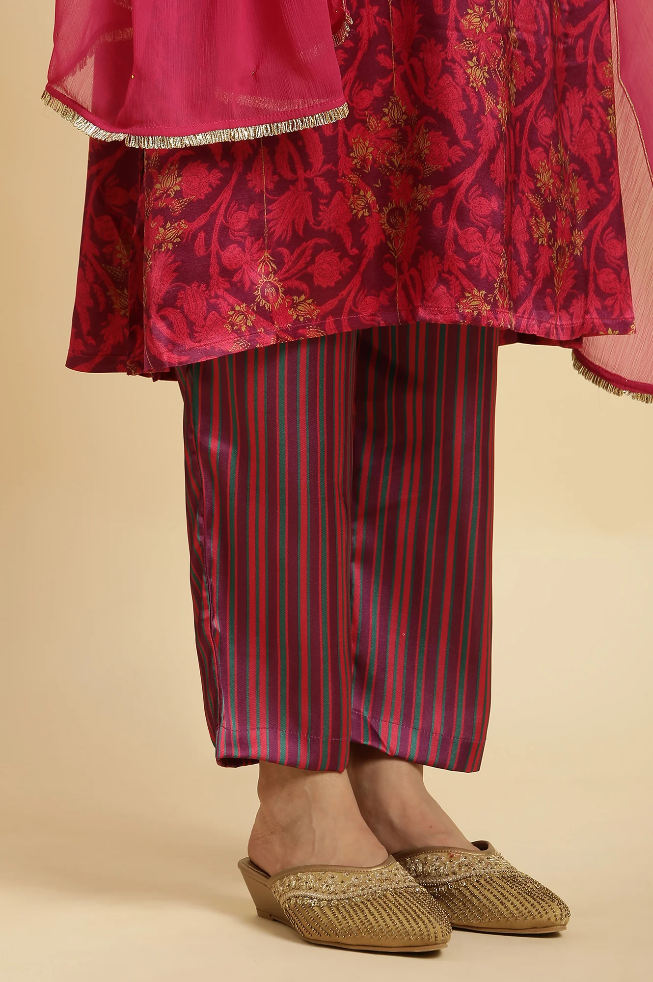 Dark Pink Chiffon Dupatta With Gota Border - Image 6