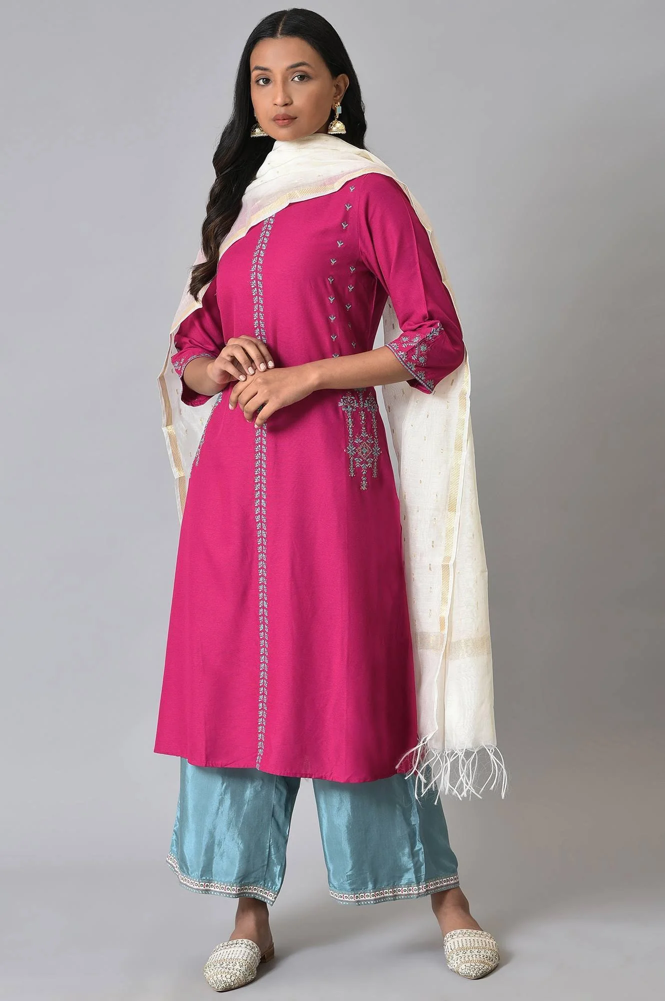 Dark Pink Embroidered kurta With Blue Parallel Pants And White Chanderi Dupatta - Image 10