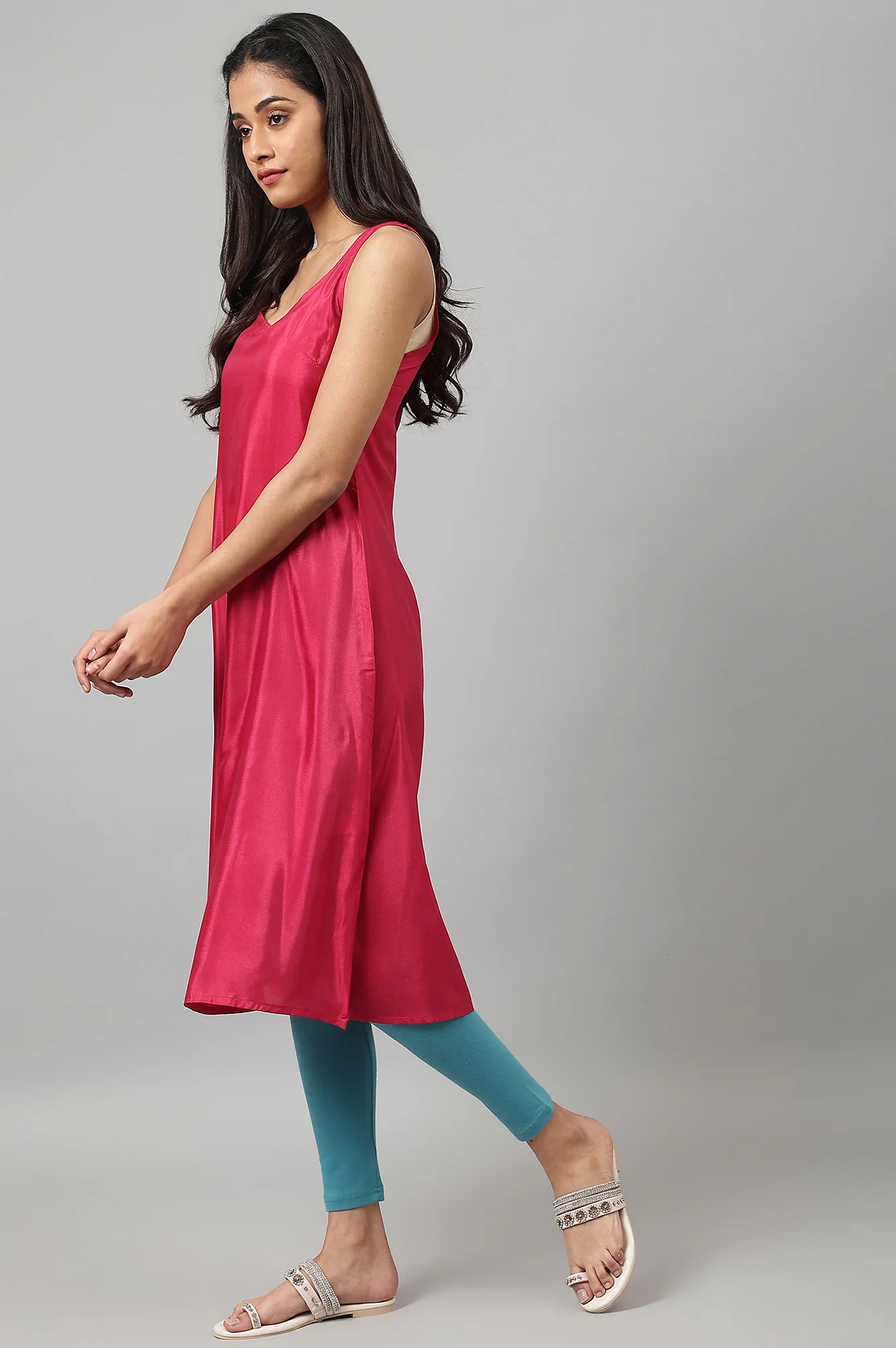 Dark Pink Geometric Printed Kota kurta with Inner and Blue Leggings Set - Image 4