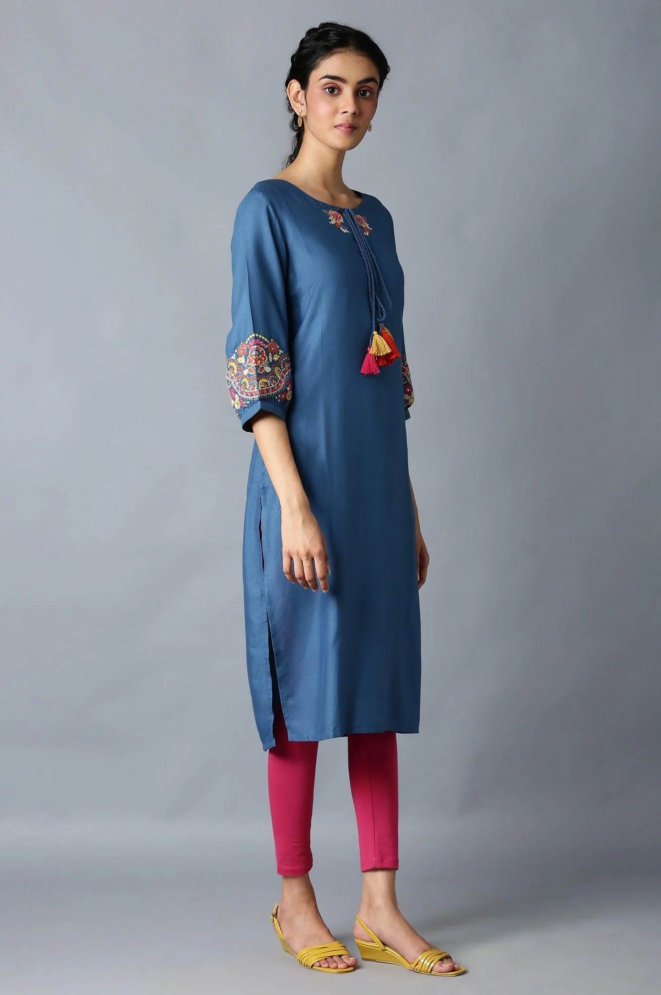 Deep Teal Straight Silhouette kurta With Thread Embroidery - Image 4