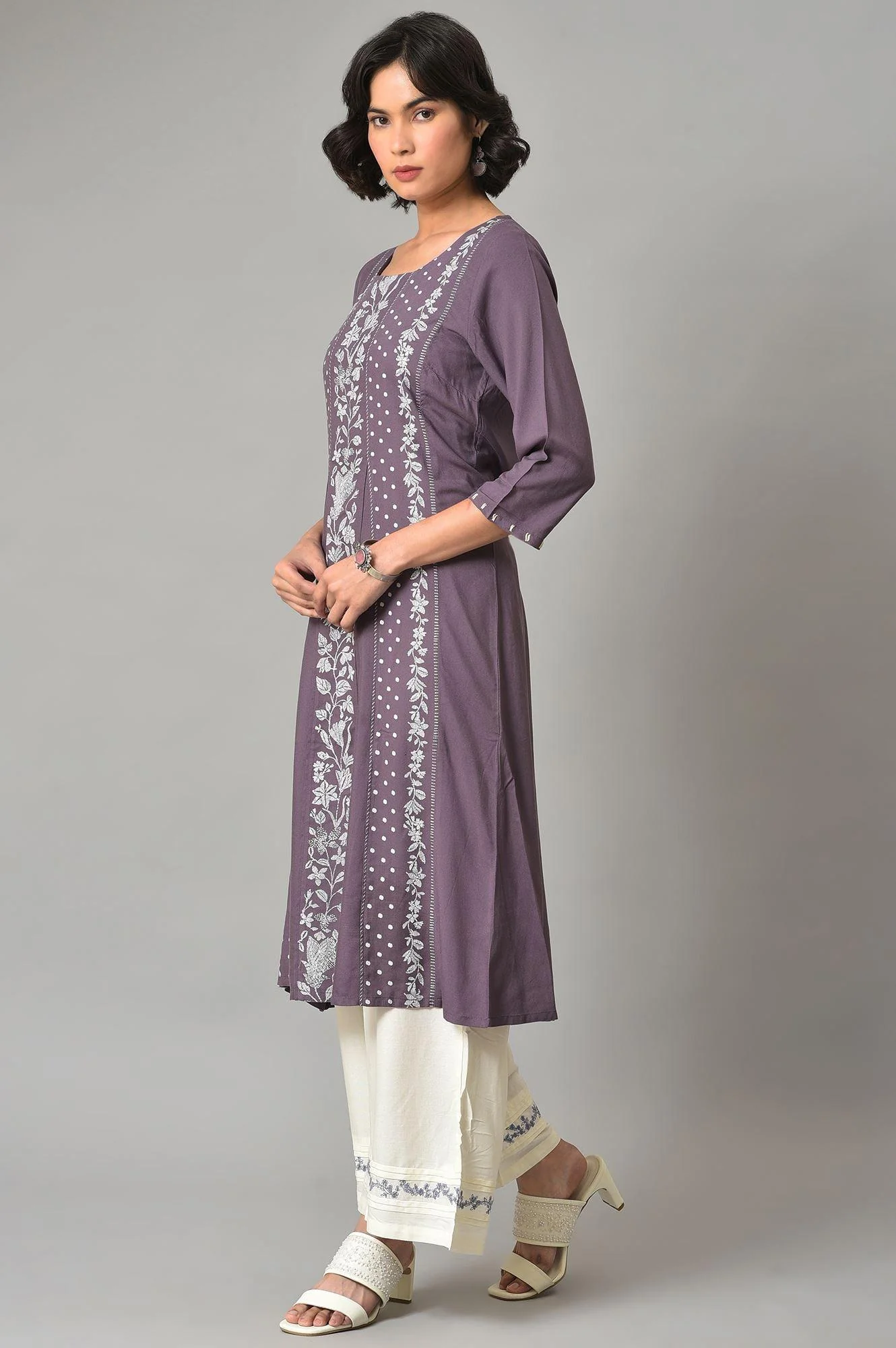 Dusky Purple Floral Printed kurta With Ecru Parallel Pants And Printed Dupatta - Image 3