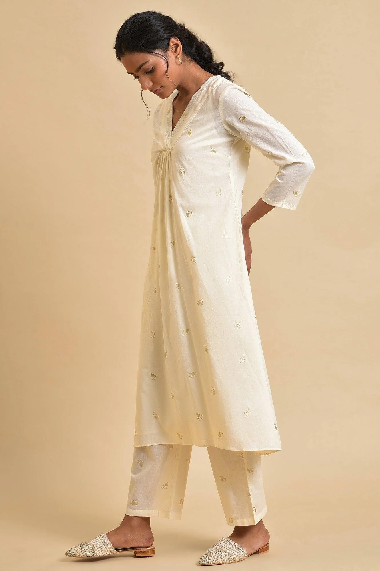 Ecru Anaar Print kurta Set With Inner - Image 3