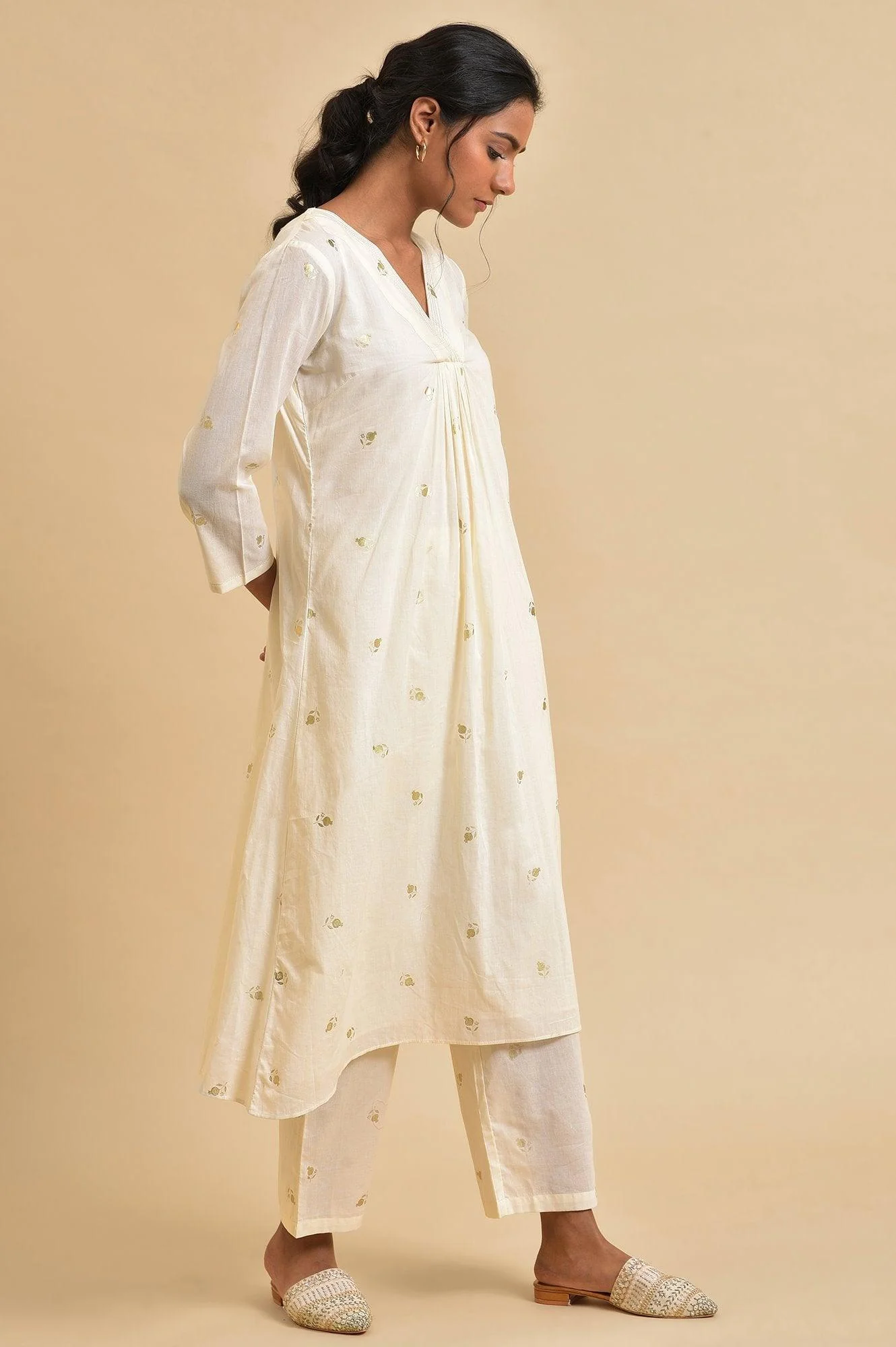 Ecru Anaar Print kurta Set With Inner - Image 4