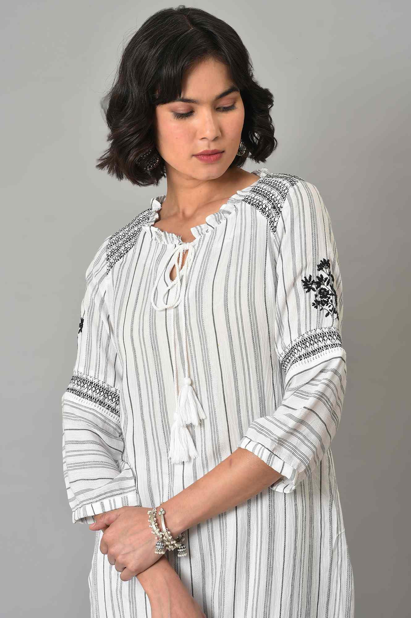 Ecru And Black Striped kurta With Parallel Pants - Image 5