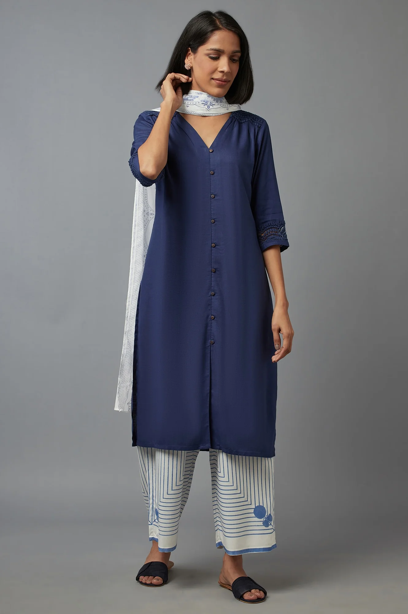 Ecru and Blue Printed Voile Dupatta - Image 3