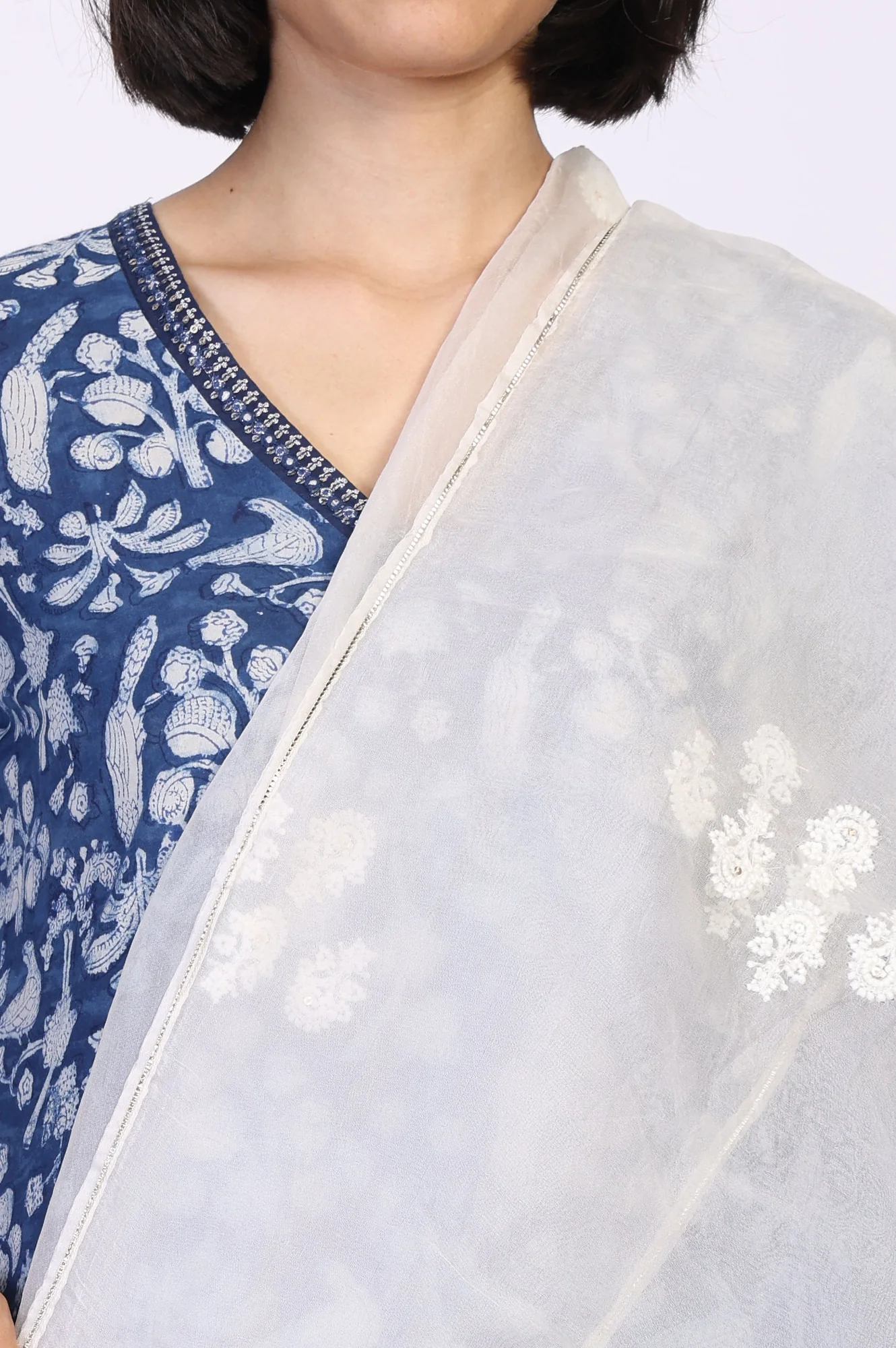 Ecru Floral Embroidered Thread Work Straight Organza Dupatta - Image 3