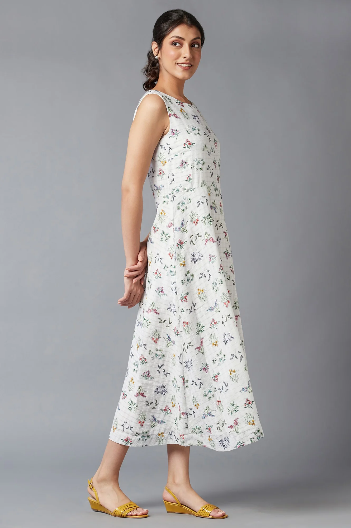 Ecru Floral Print Cotton Dress In Round Neck - Image 4