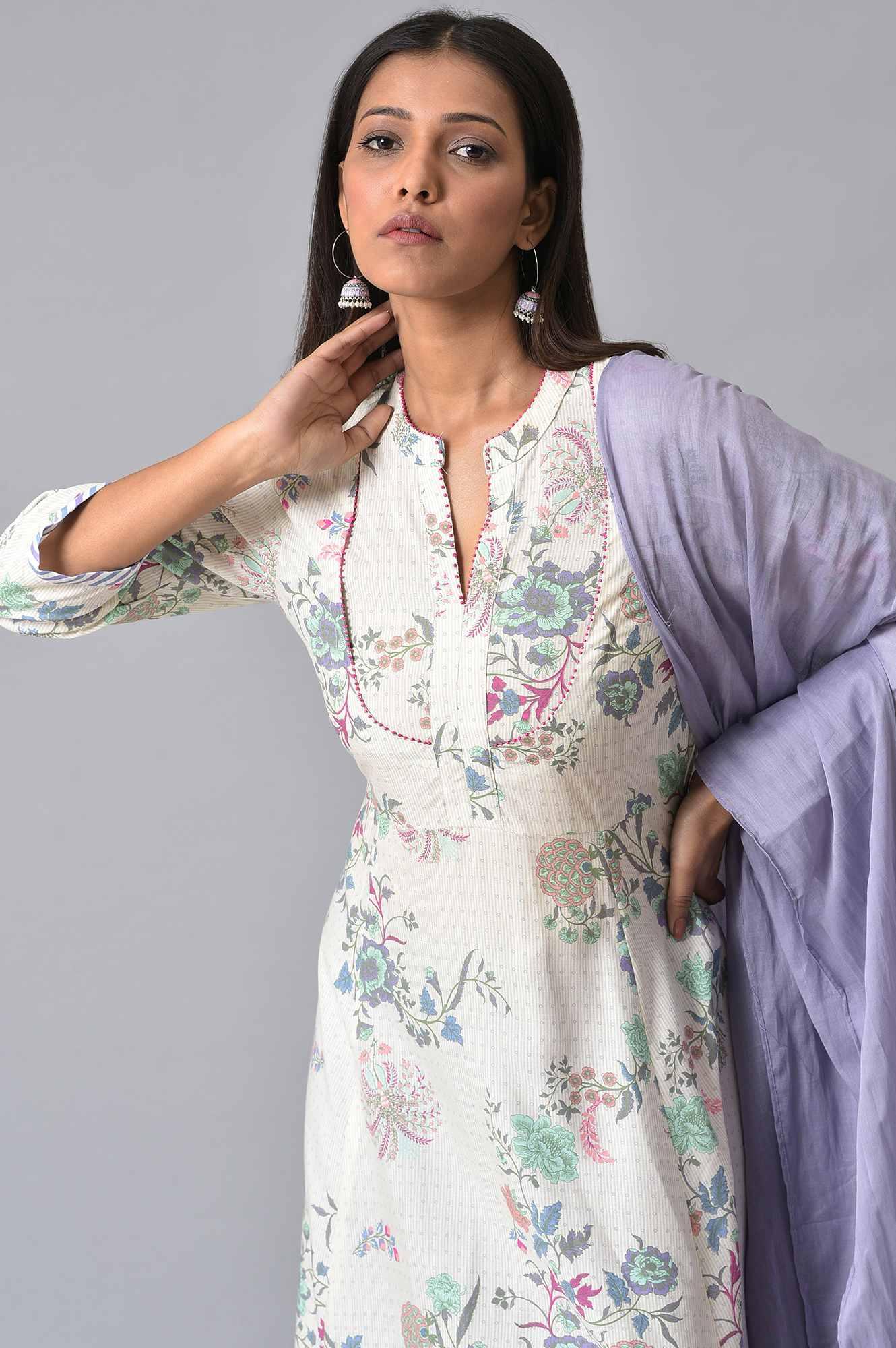 Ecru Floral Printed Flared kurta Set - Image 5