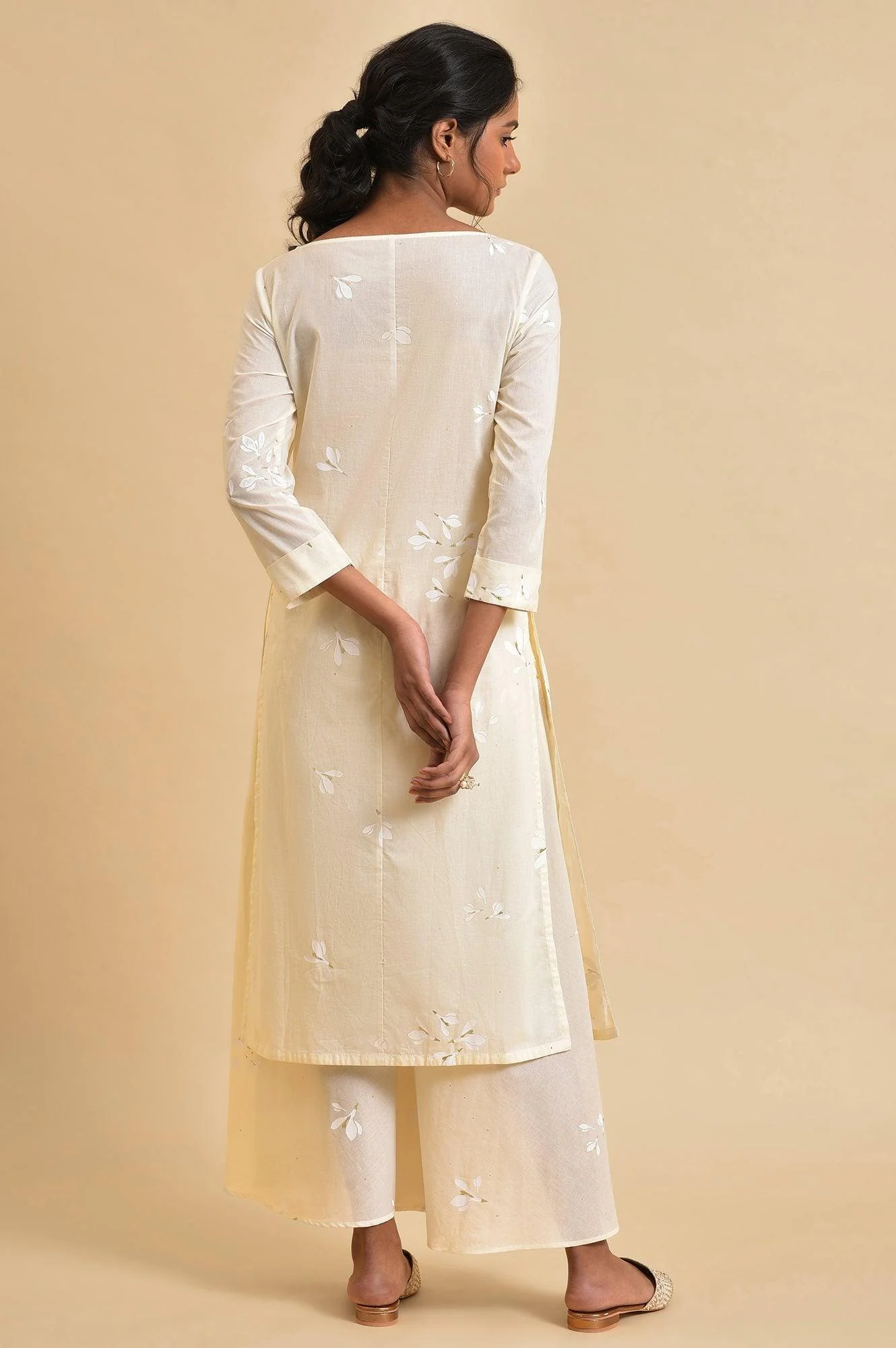 Ecru Floral Printed kurta Co-Ord Set - Image 2