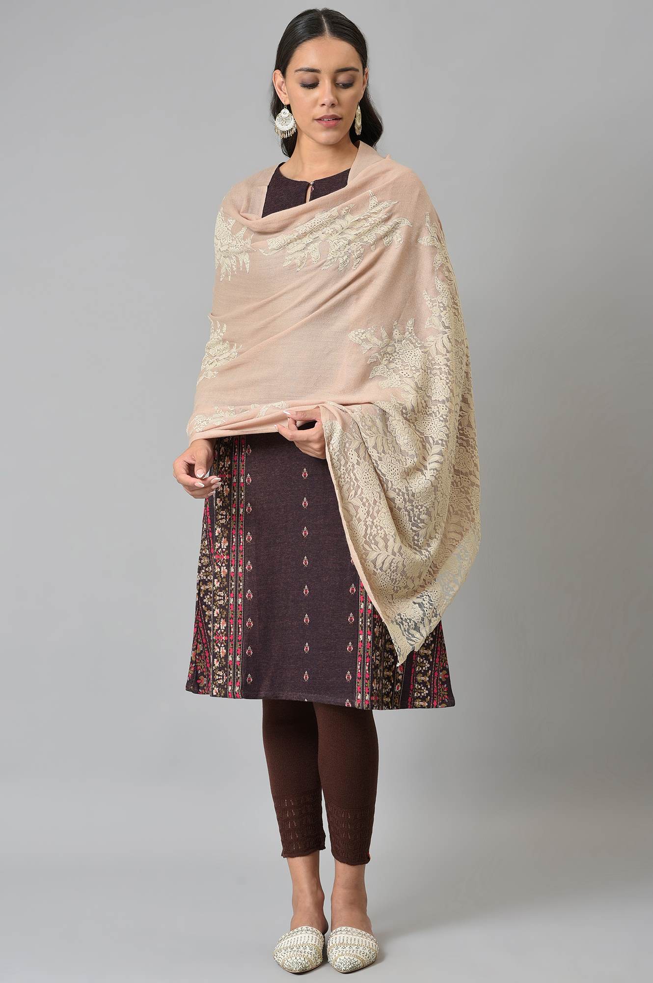 Ecru Lace Winter Shawl - Image 3